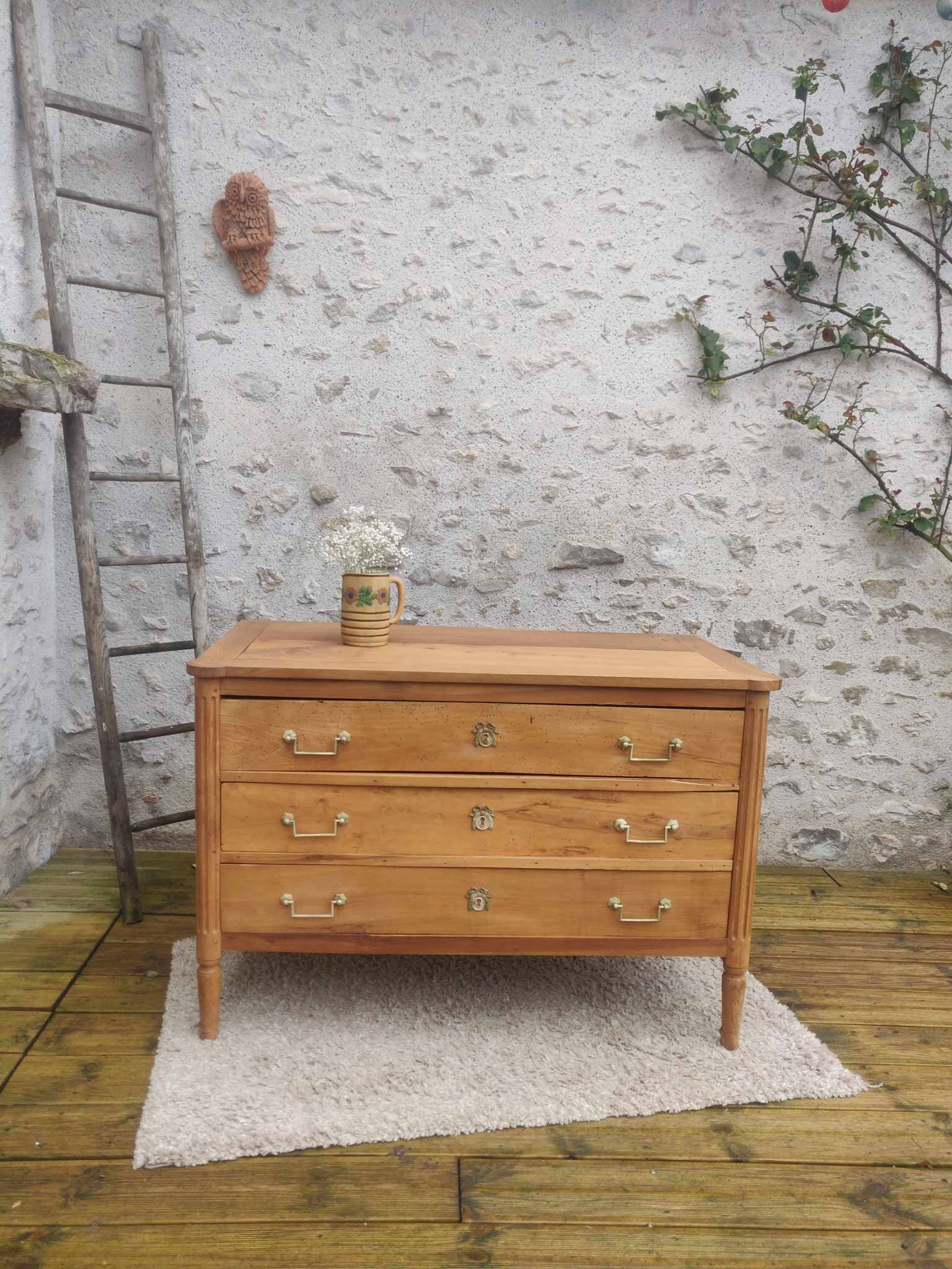 Old chest of drawers