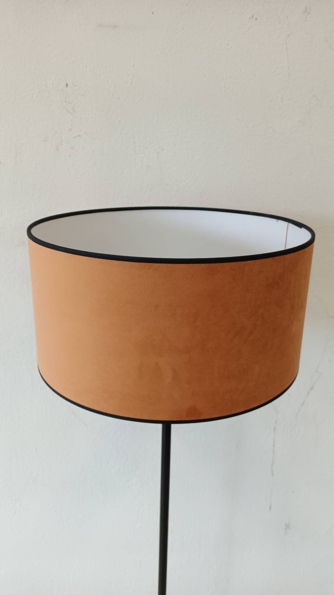Tripod floor lamp