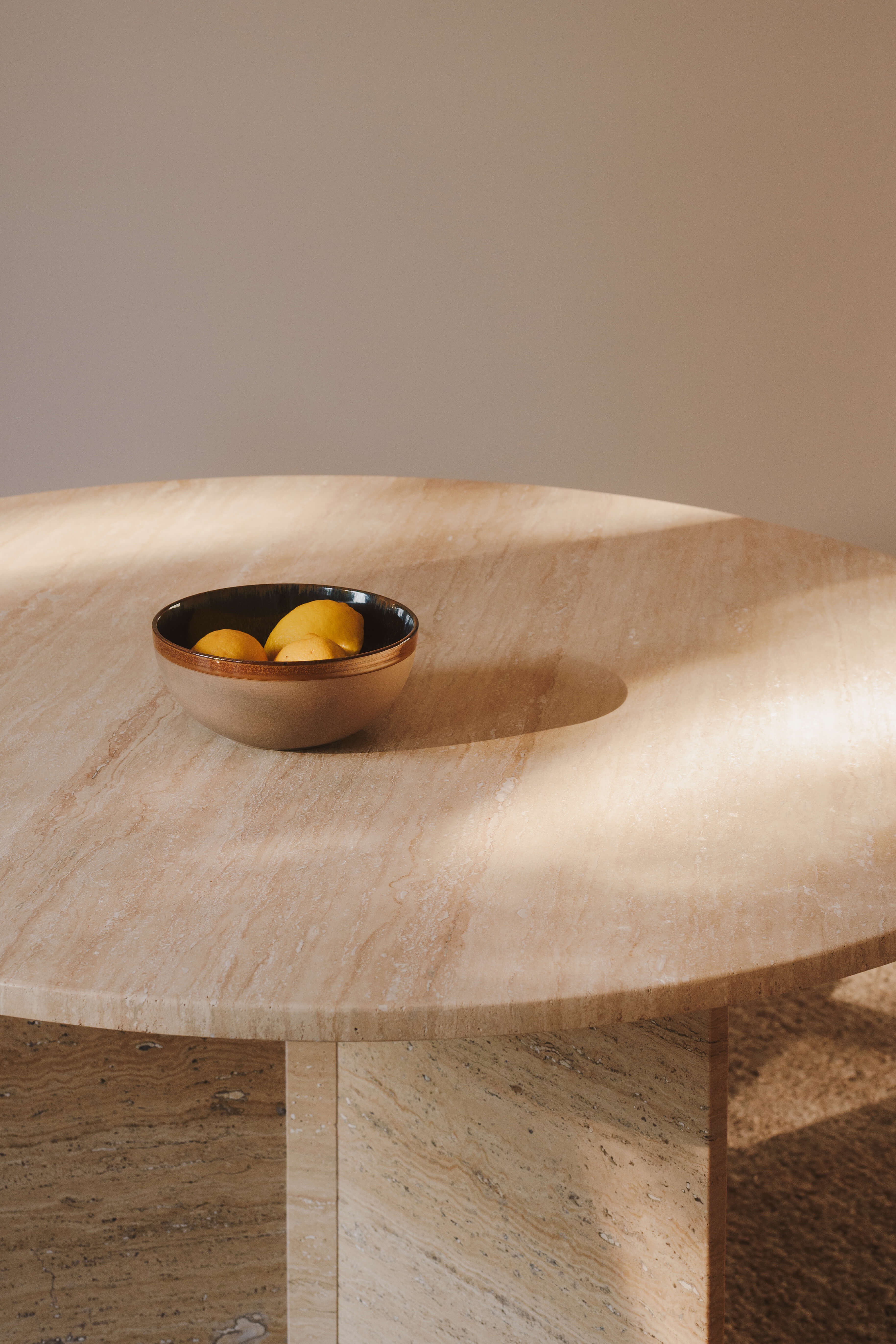 Table à manger ronde en travertin