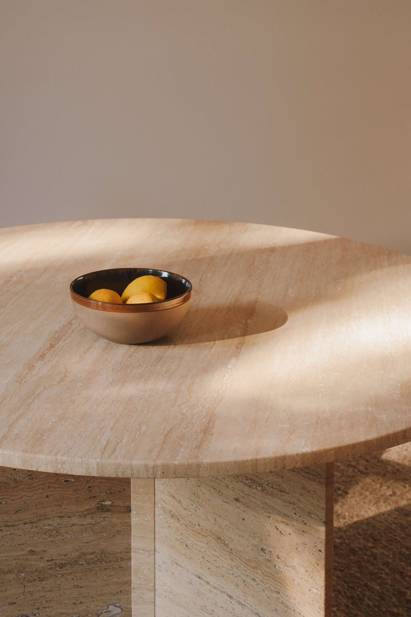 Table à manger ronde en travertin