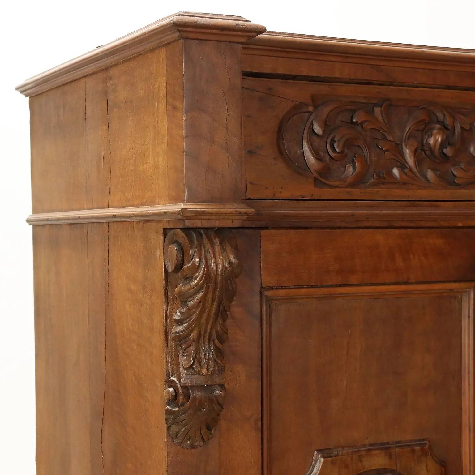 Antique neo-Renaissance walnut buffet, Italy, 19th century