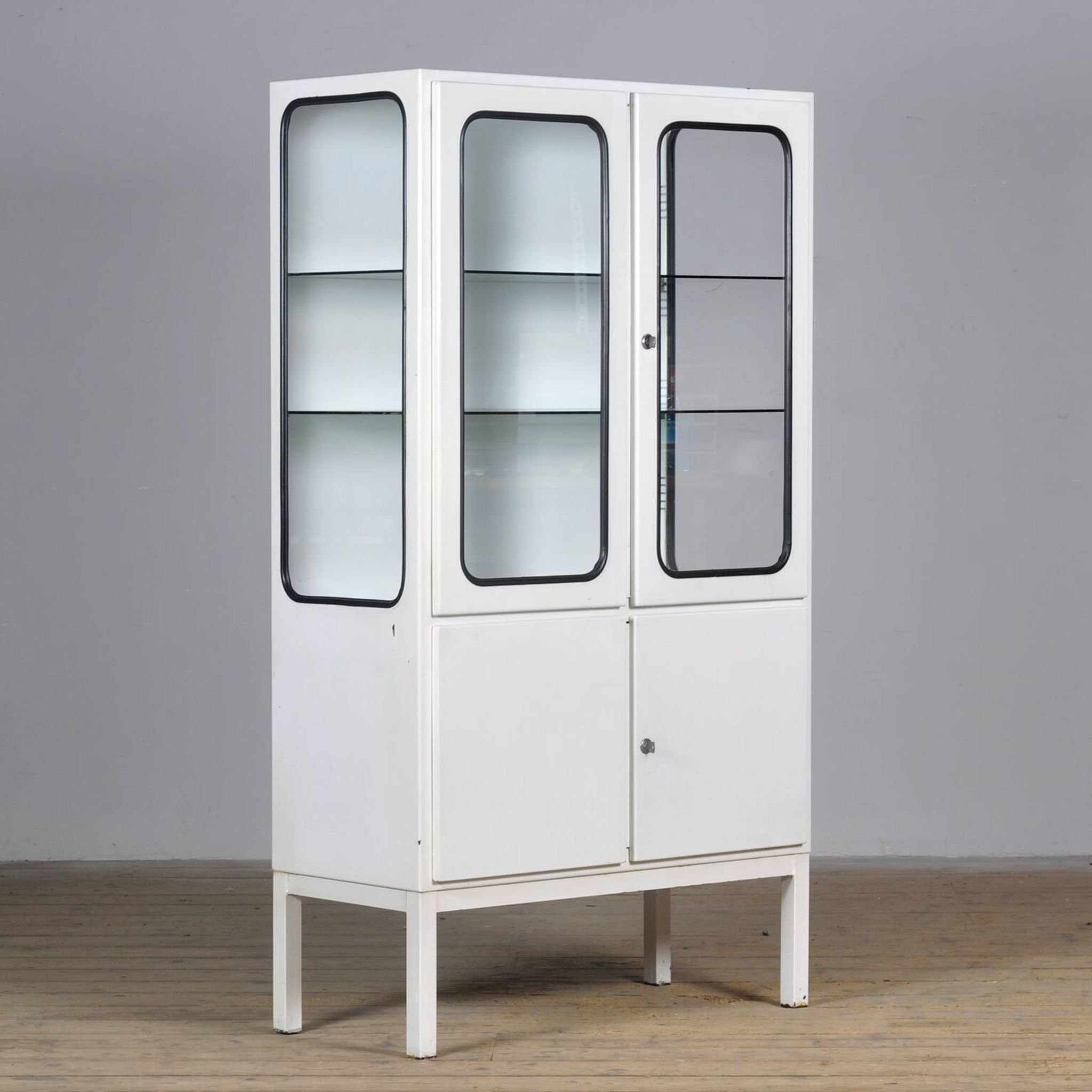 Armoire à pharmacie vintage, années 1970