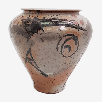 Vase en céramique à décor zoomorphe signé