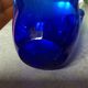 Vase mouchoir vintage en pâte de verre bleu