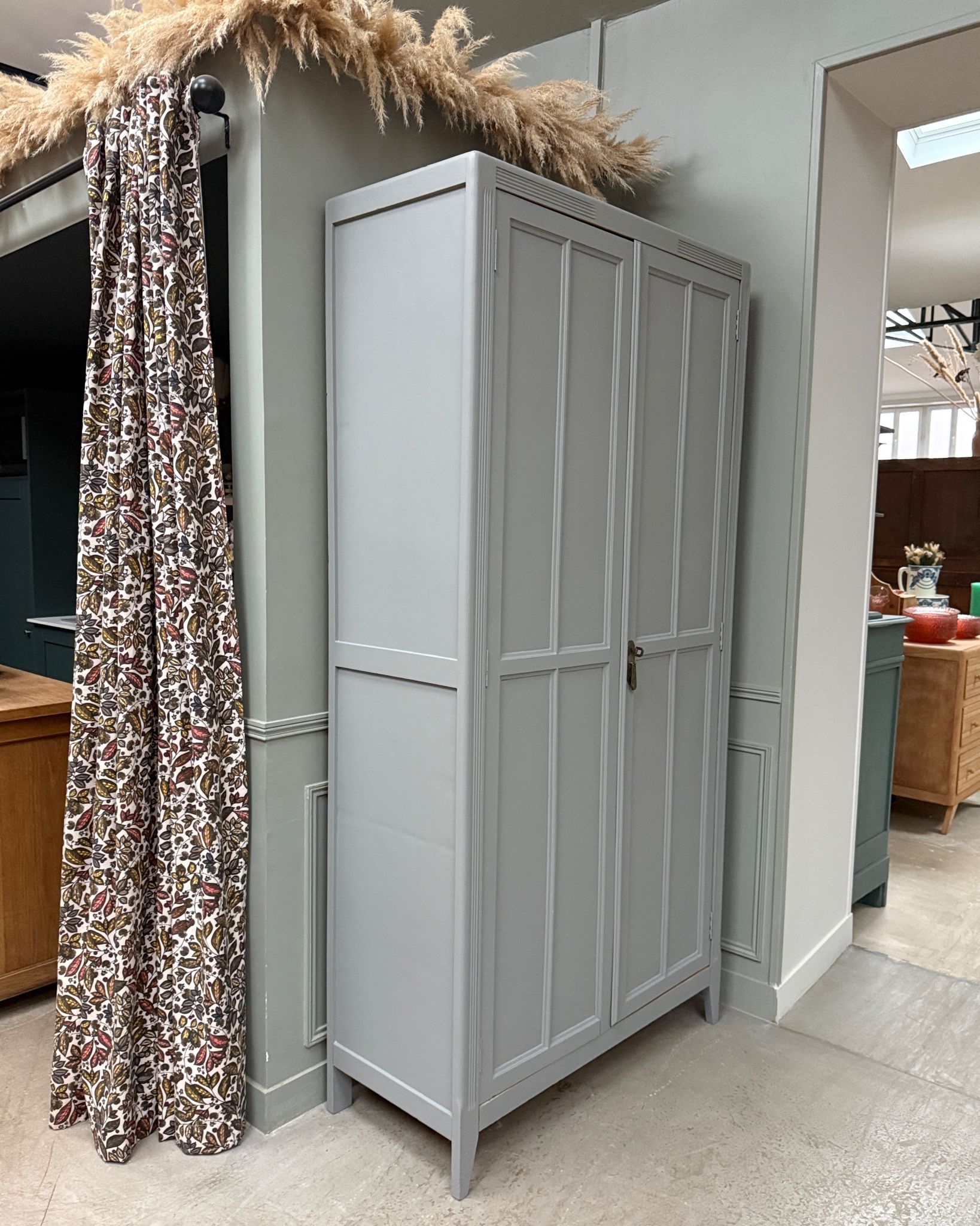Armoire parisienne grise (rénovée)