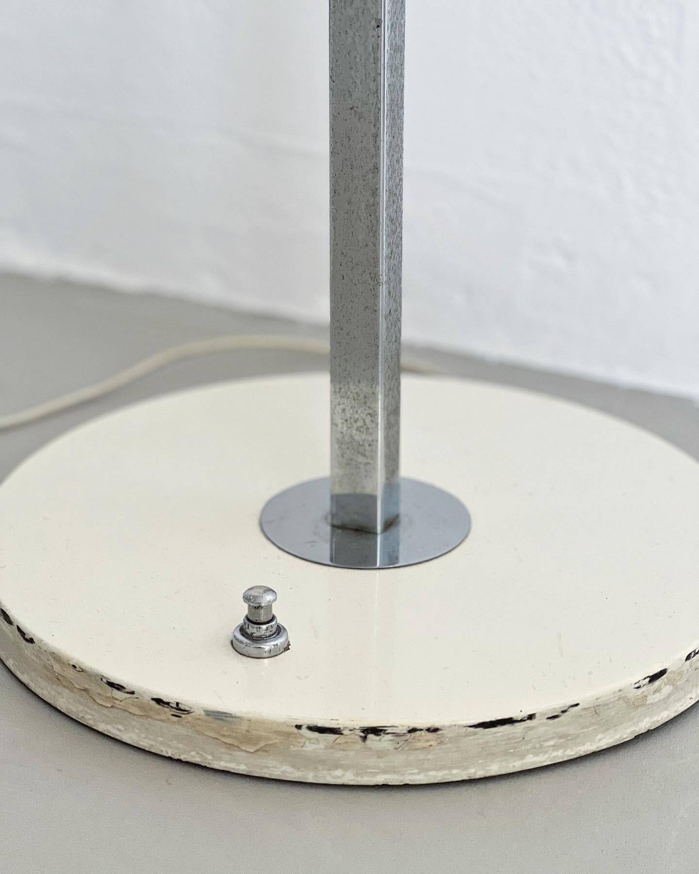 Vintage Space Age Floor Lamp in Steel and Chrome , 1970's Italian Floor lamp