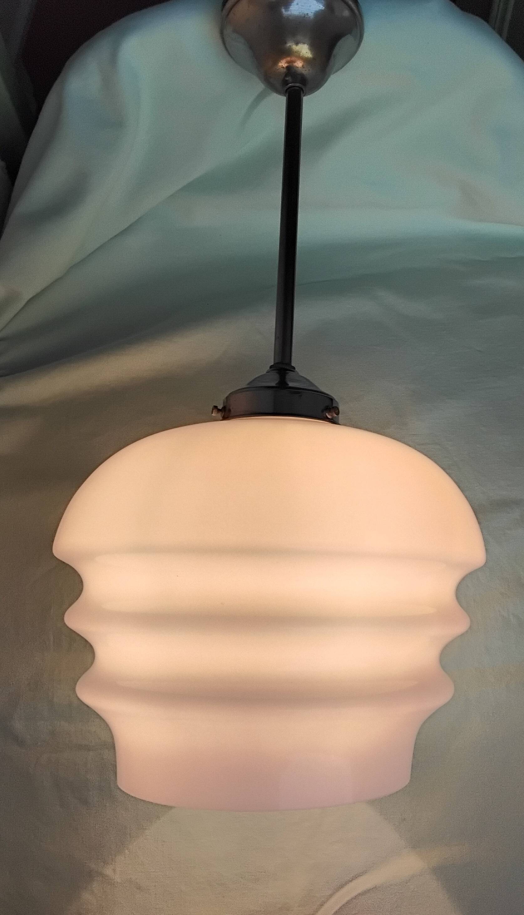 Suspension in opaline