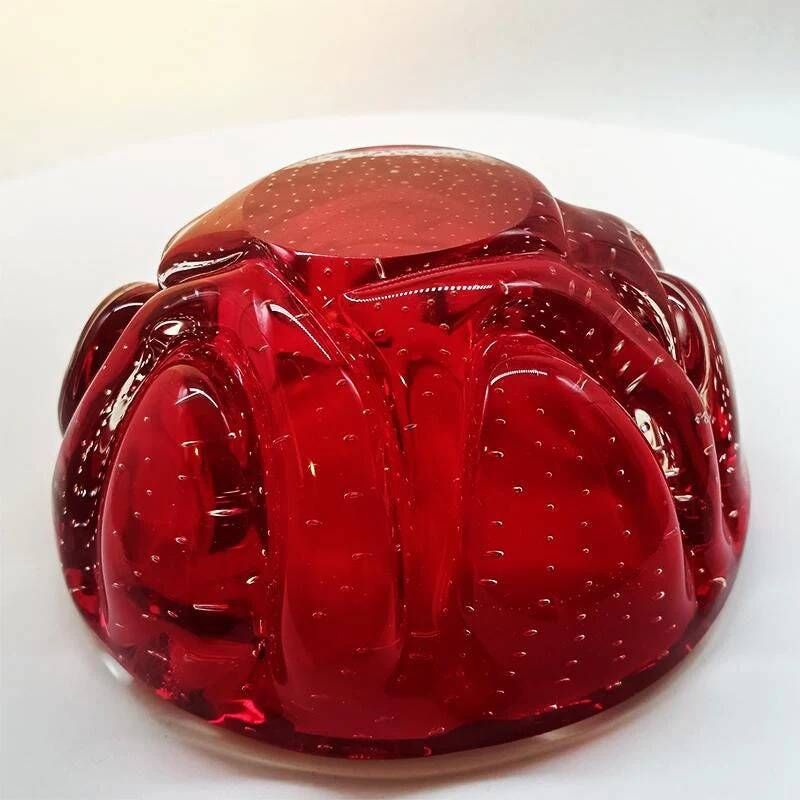 1960s ashtray or catch-all in Murano glass with air bubbles.