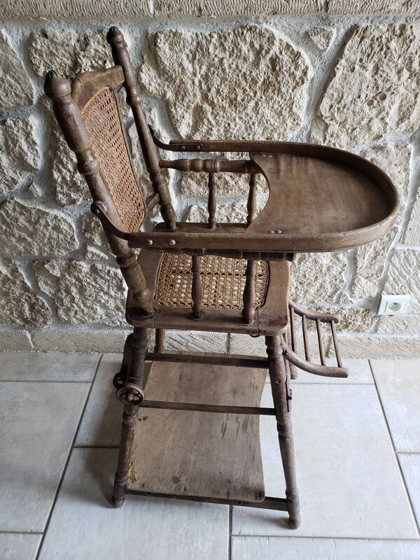 Chaise haute cannée transformable en bois