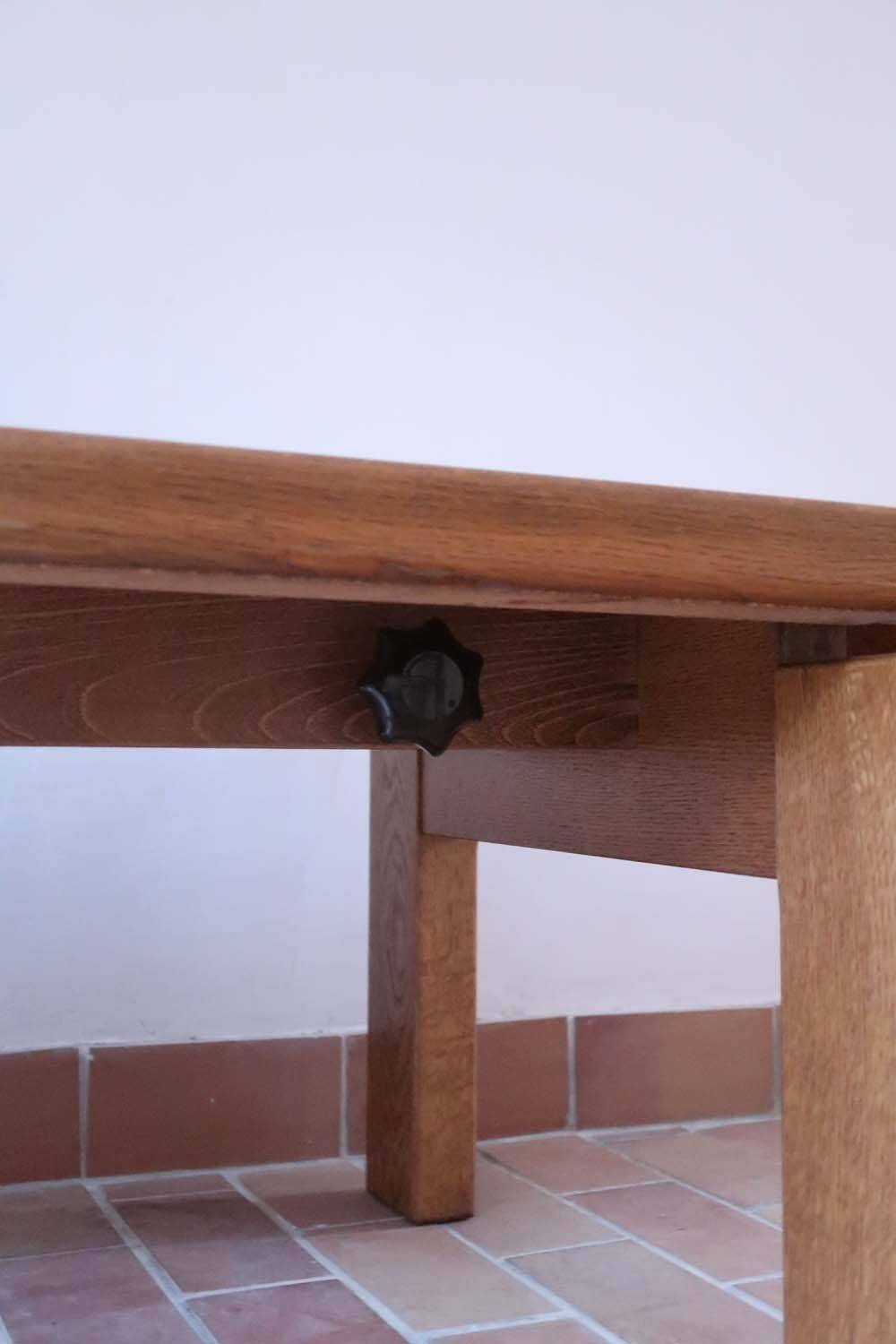 Large solid retractable coffee table