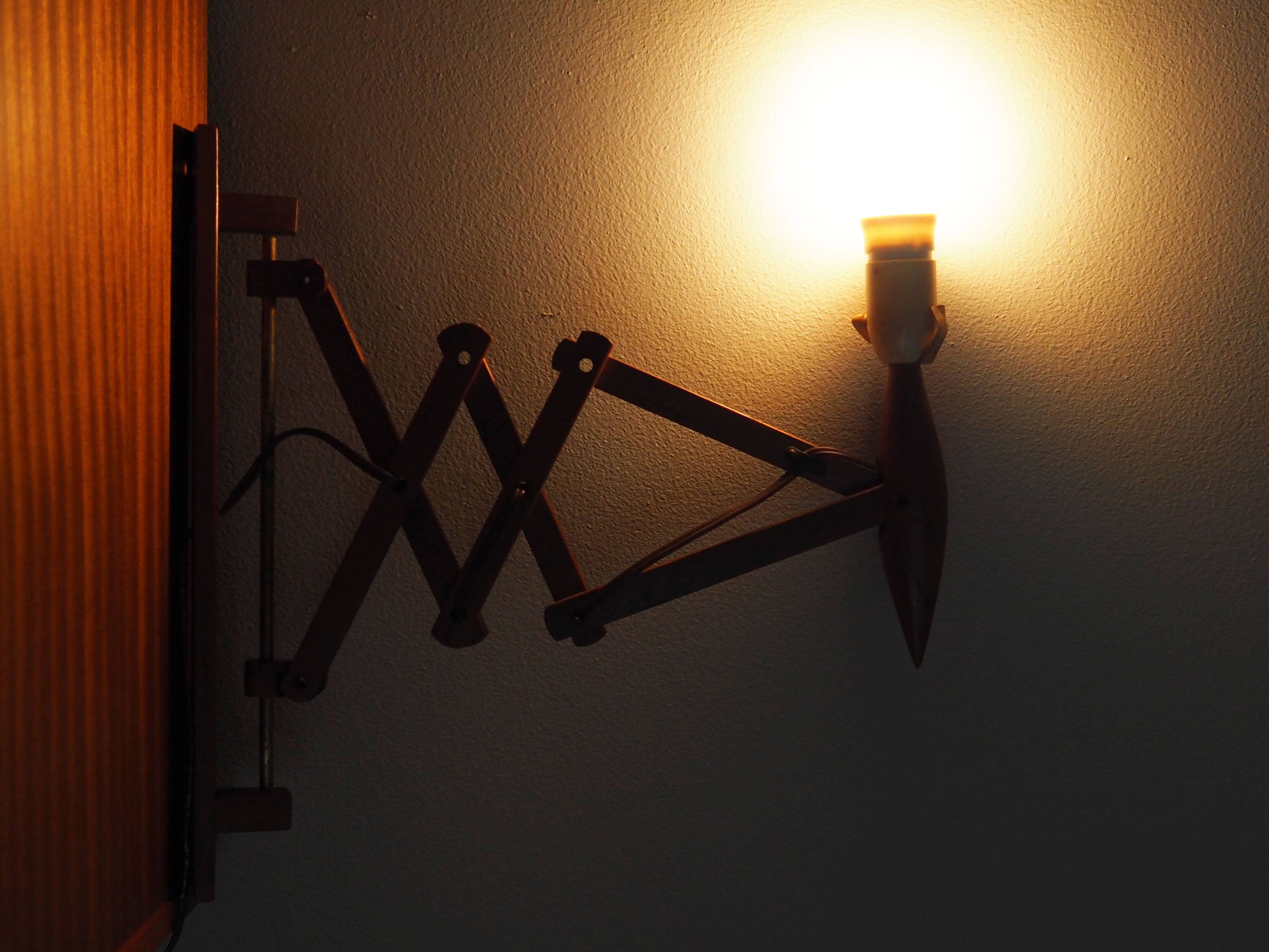Teak wall lamp Scissor, Danish design, 1970s, manufacture: Lyfa