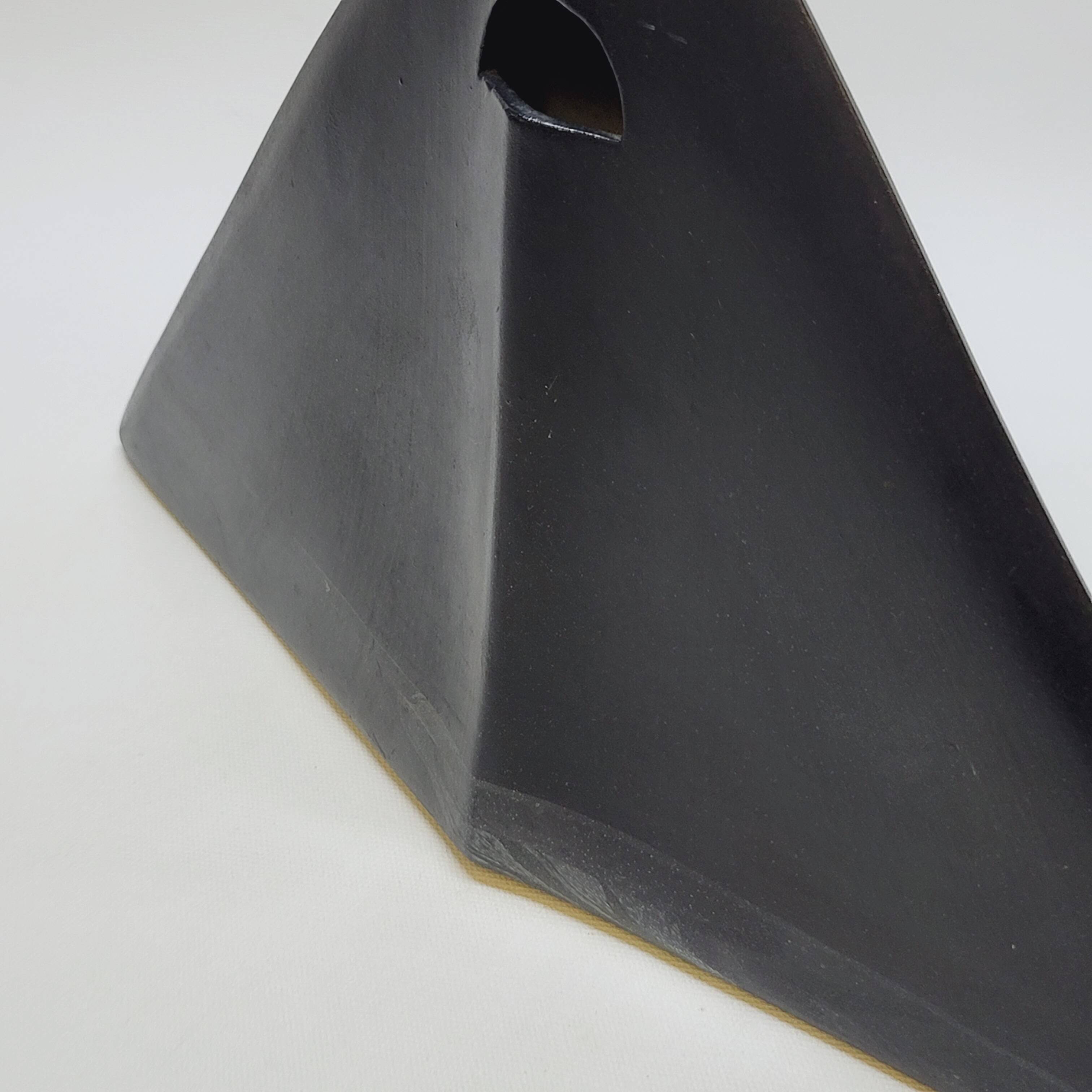 Soliflore vase in black ceramic pyramid or manta ray design
