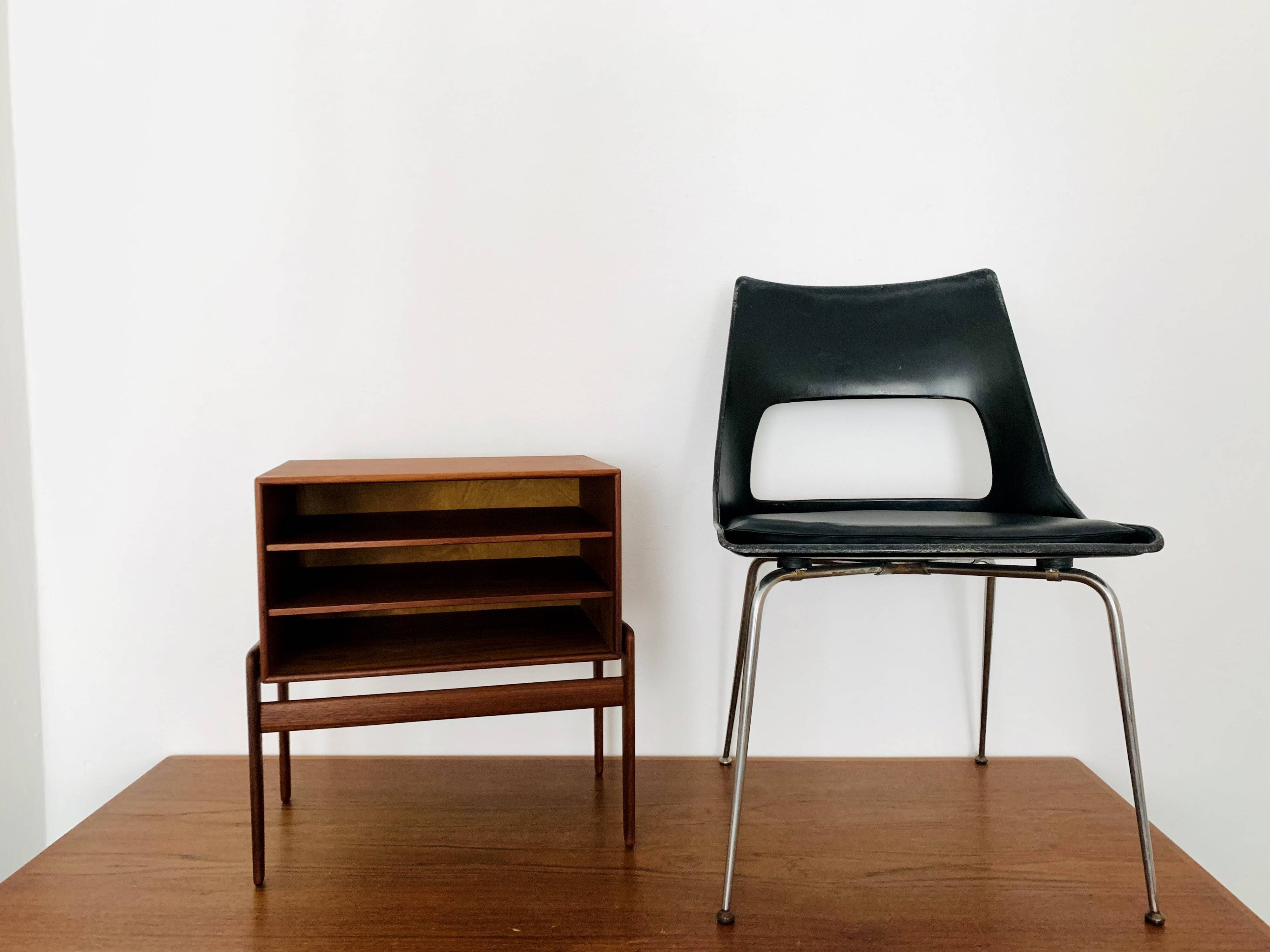 Table de chevet danoise en teck par Arne Vodder pour Vamo