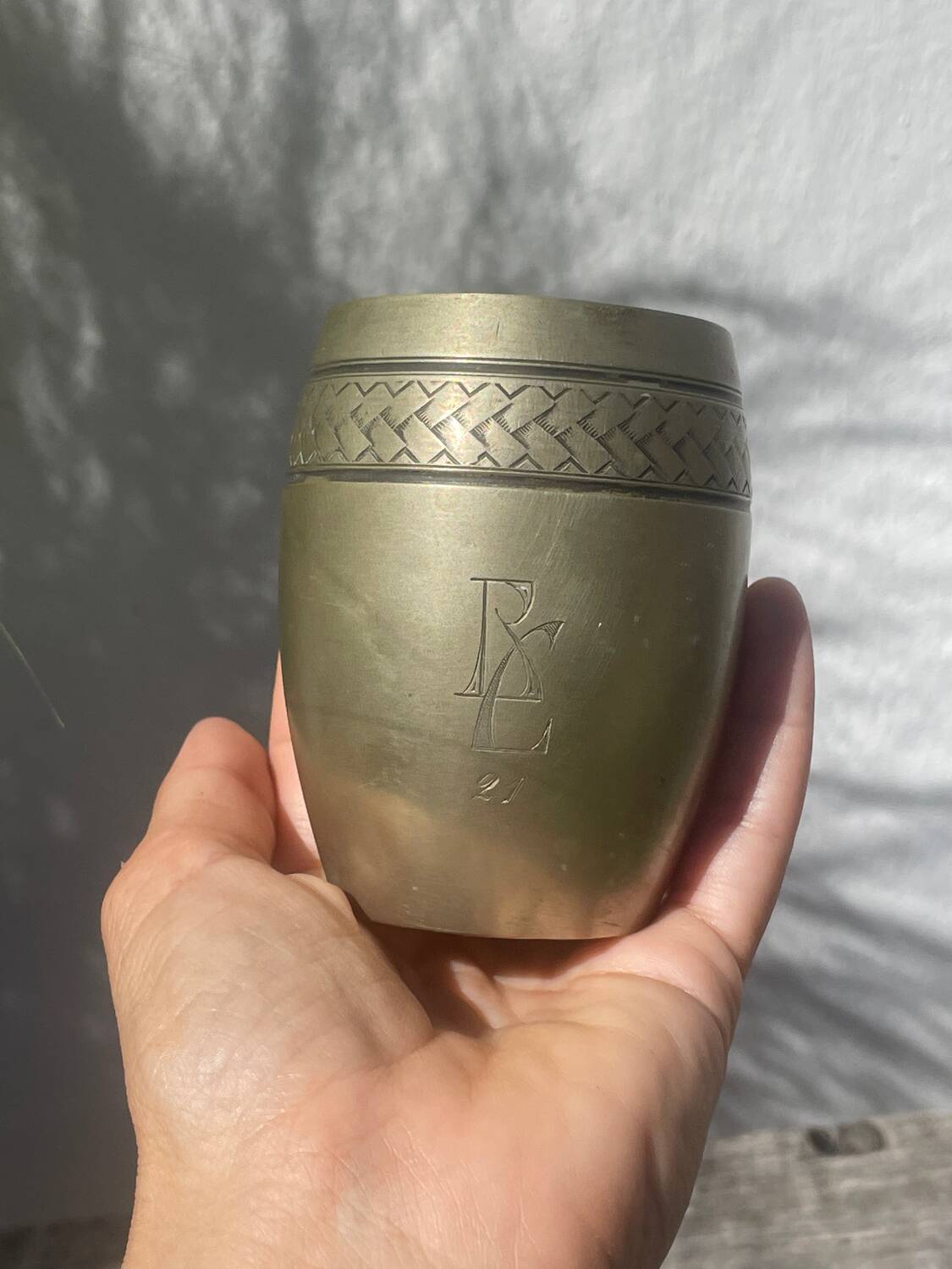 Timbale art déco monogrammé dorée