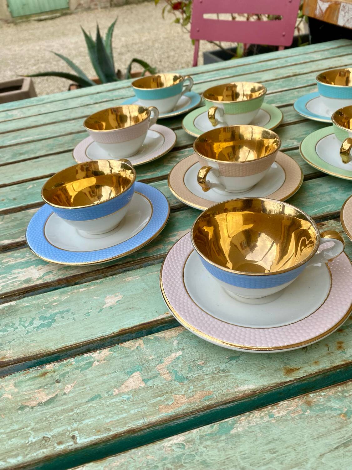 L'Amandinoise colored cup set