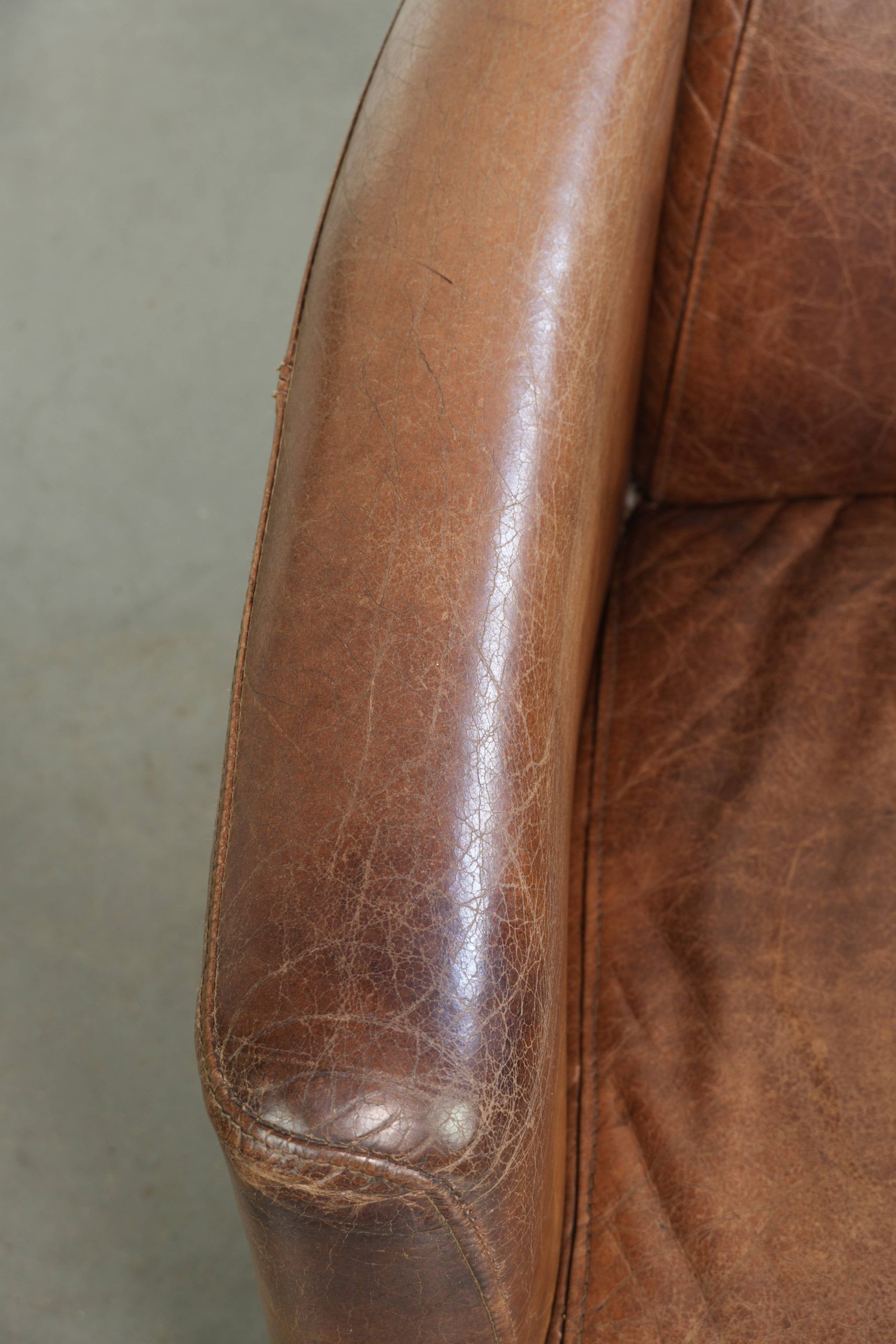 Fauteuil design aviateur en cuir de vache couleur cognac intemporelle