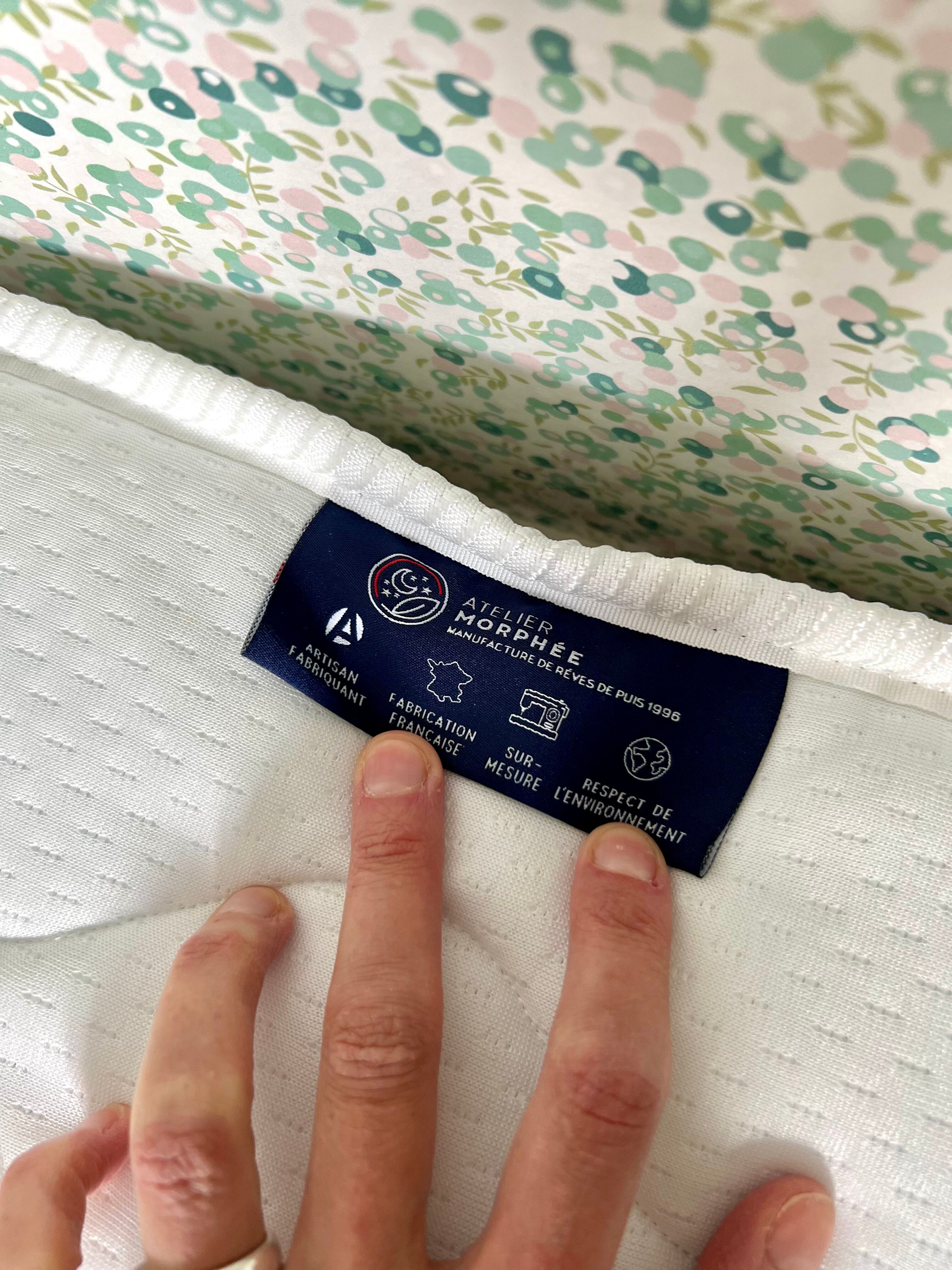 Lit bébé années 50 rénové et son matelas