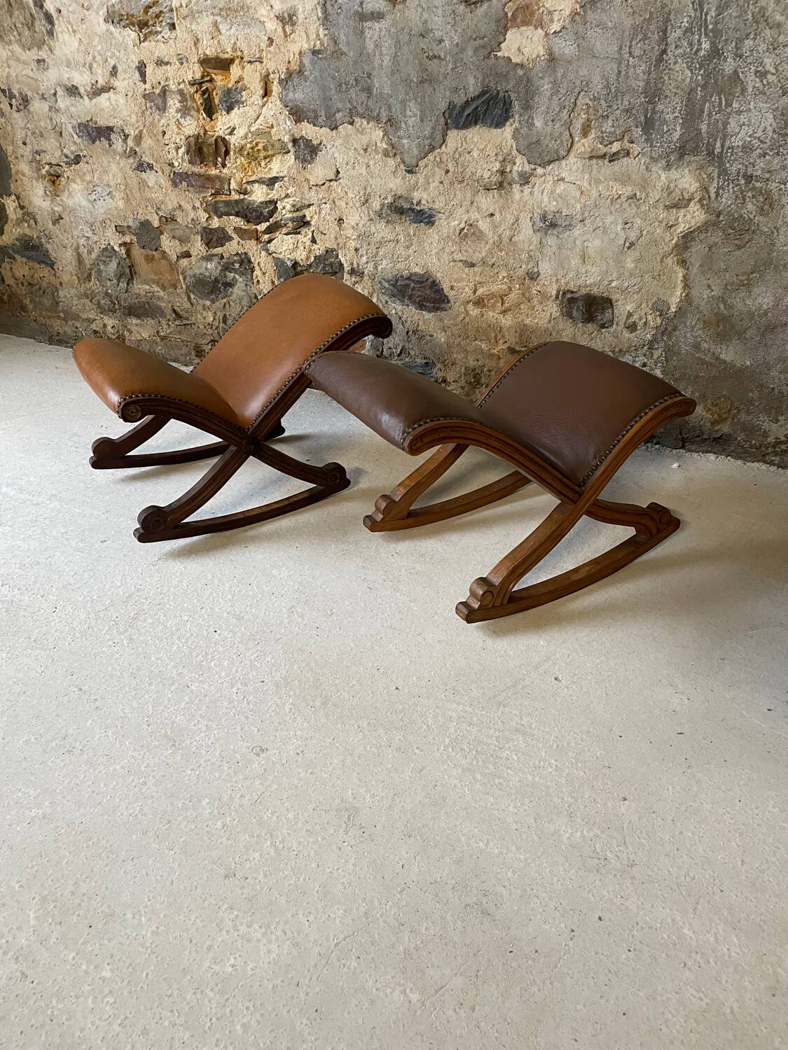 Set of 2 wooden and studded leather footrests