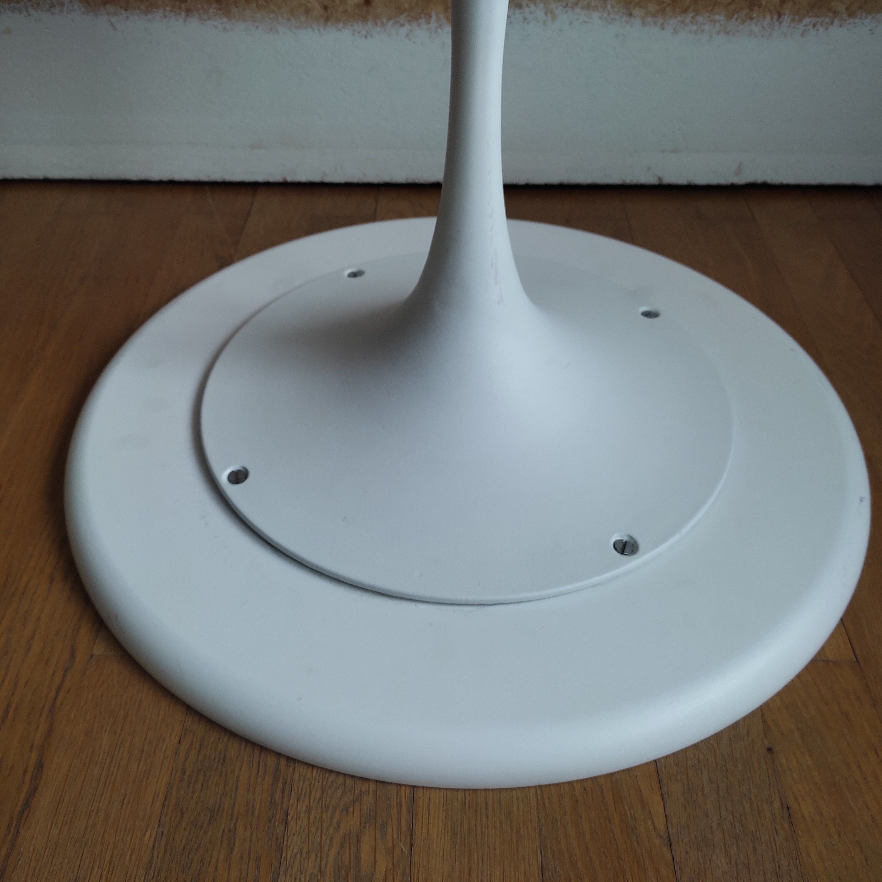 Arkana tulip table by Maurice Burke, Arkana edition 60/70