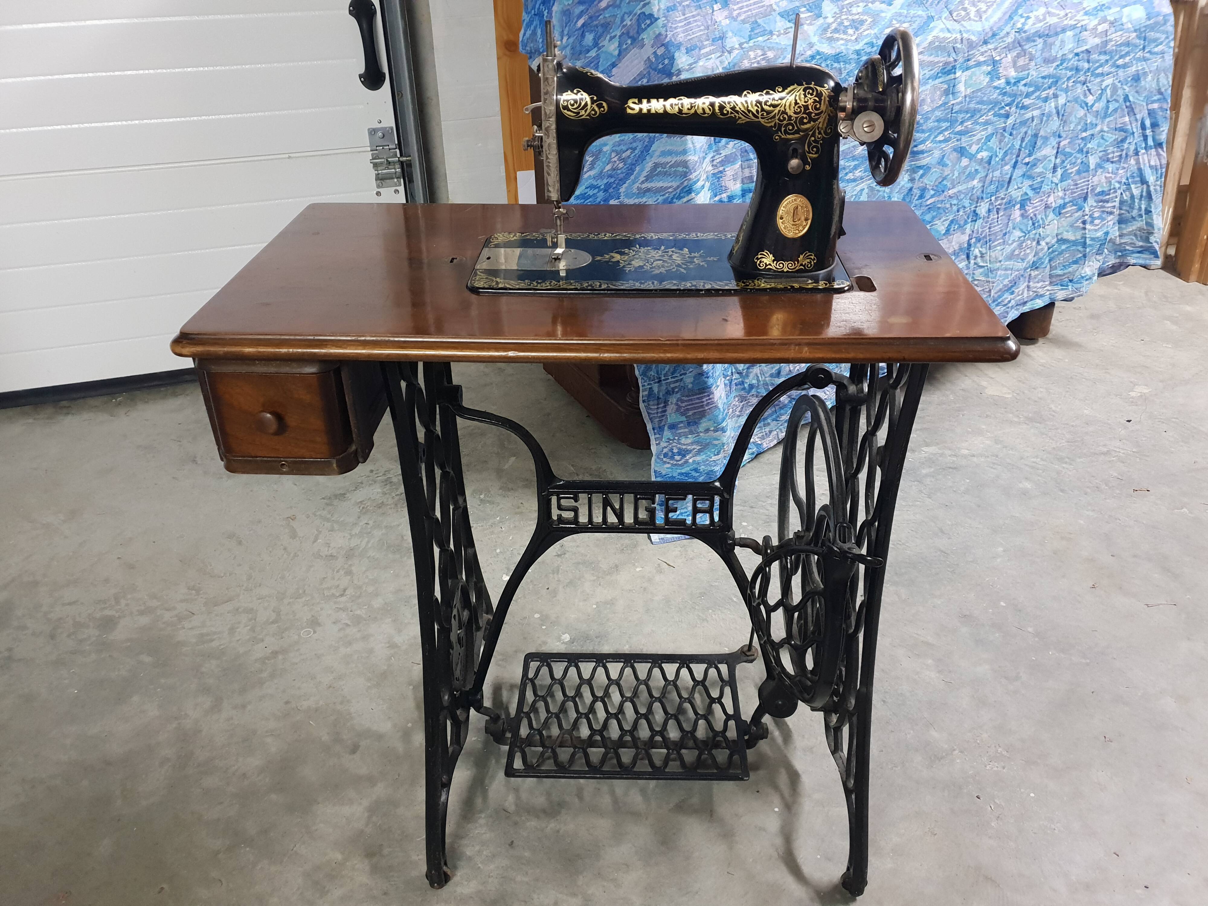 Sewing machine table Singer