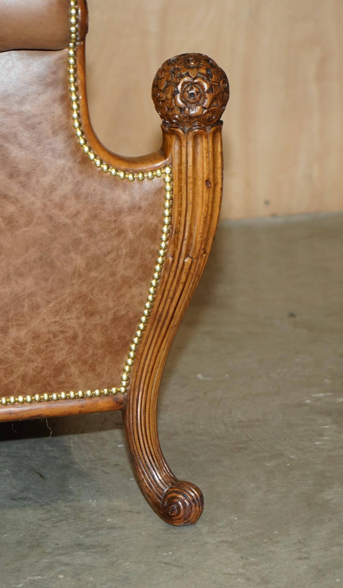 Chesterfield Regency 1810 antique canapé restored in leather with a carved frame.