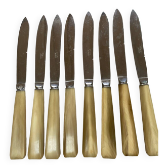 8 knives with Bakelite handles