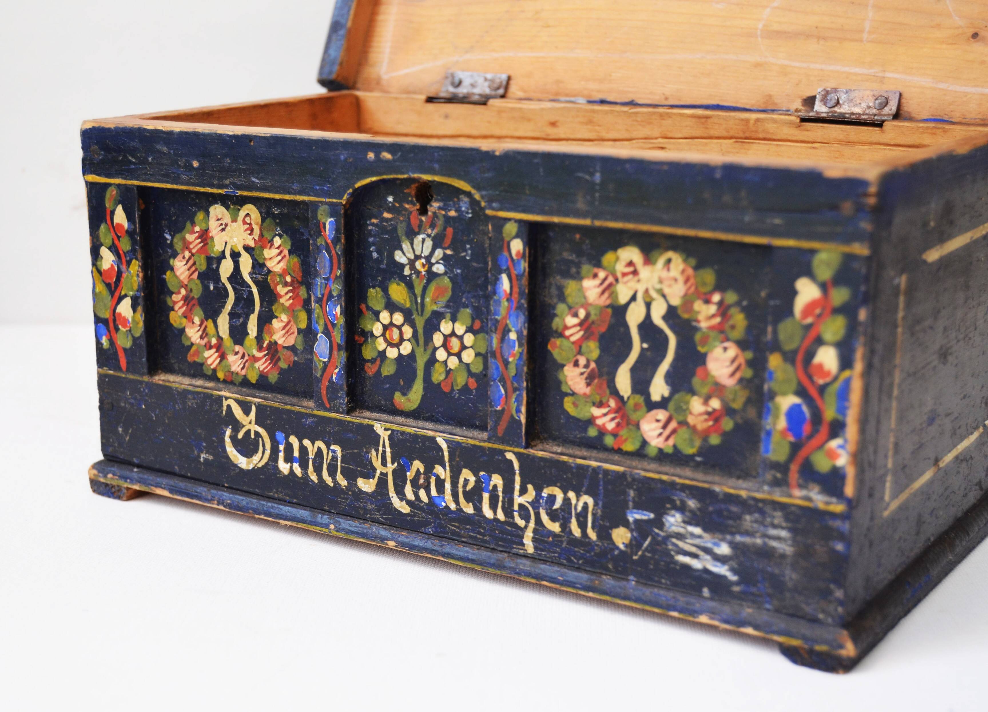 Coffret en bois peint à la main, art populaire antique, mariée, fin du 19e siècle
