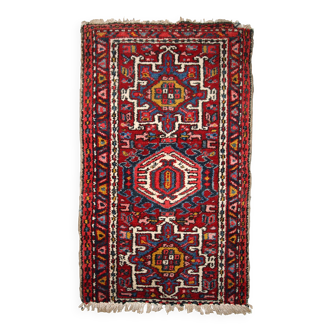 Tapis Antique Karajeh en Laine, Années 1920, Élégance et Tradition