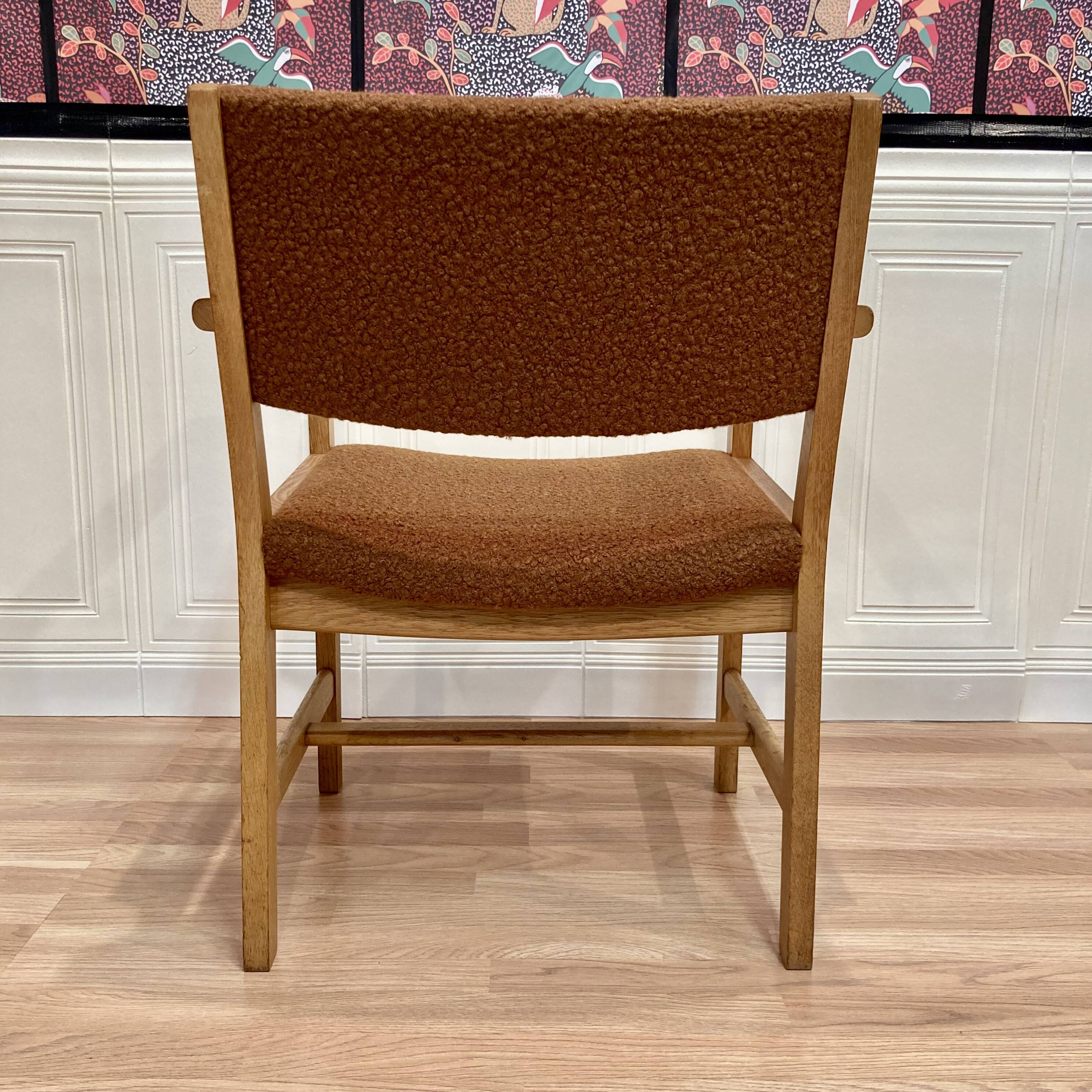 SUITE DE 4 FAUTEUILS ESTAMPILLE "HANS WEGNER" 1960.
