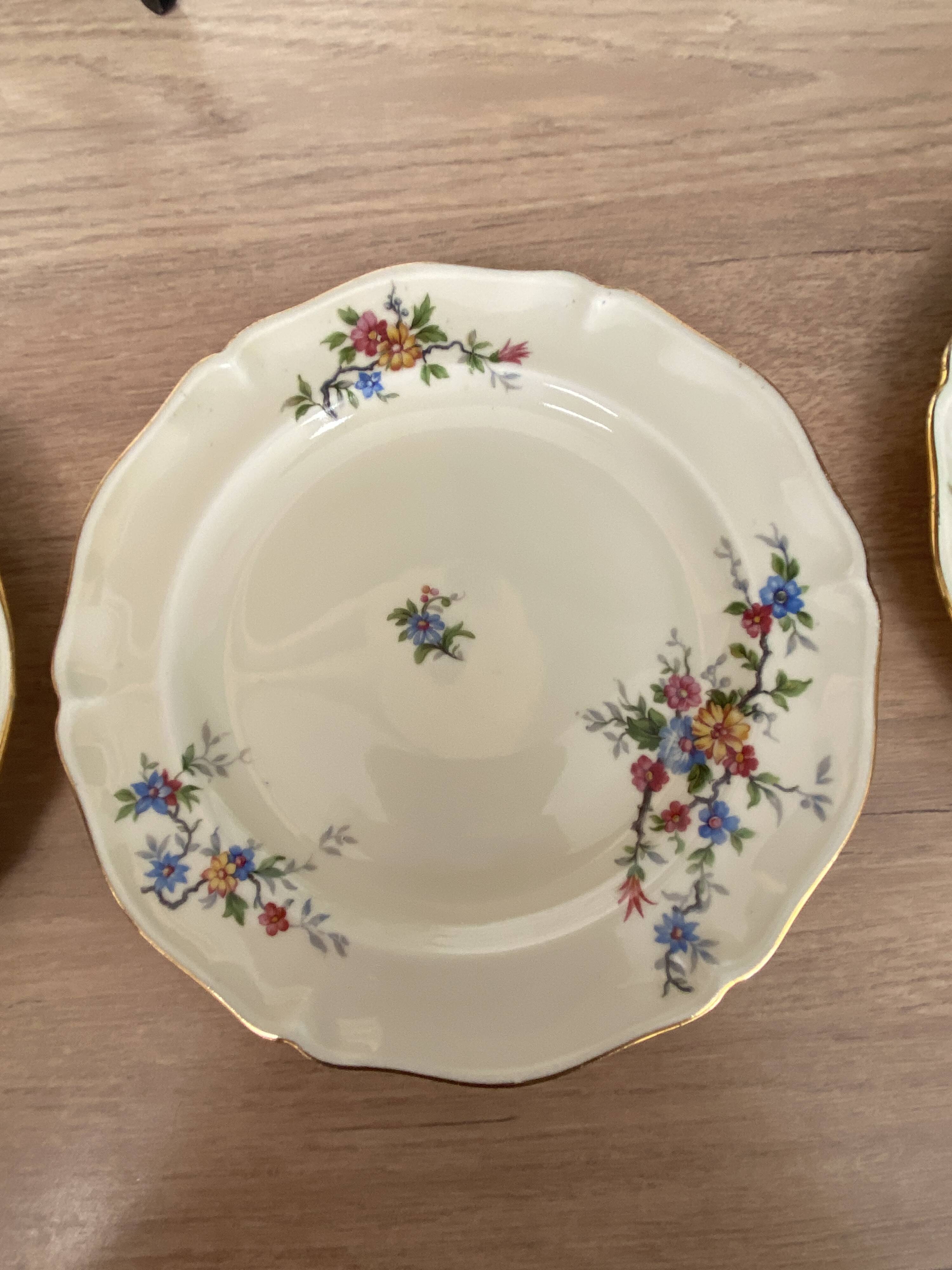 Set of 4 porcelain dessert plates