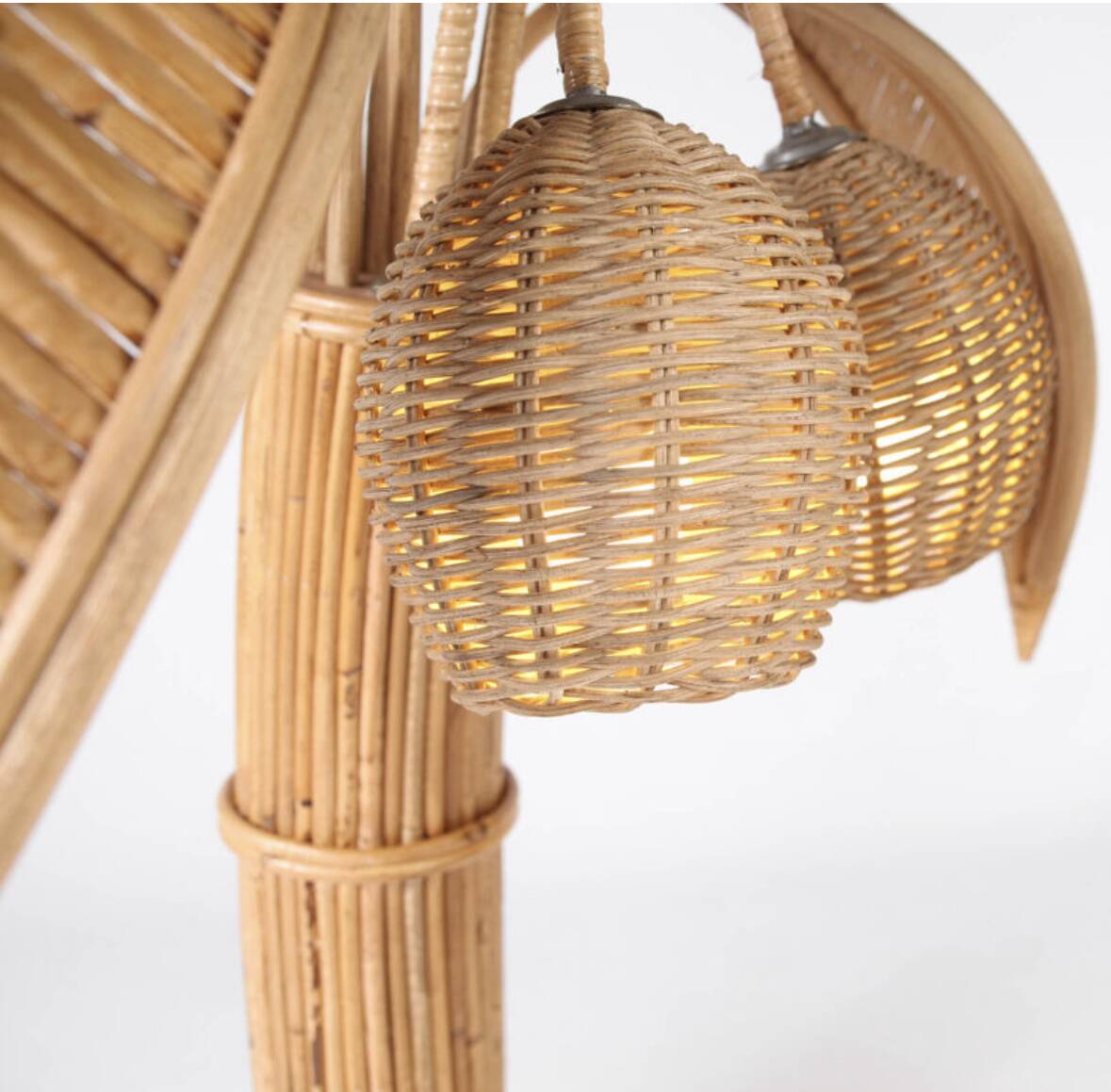 "Coconut tree" lamp in rattan