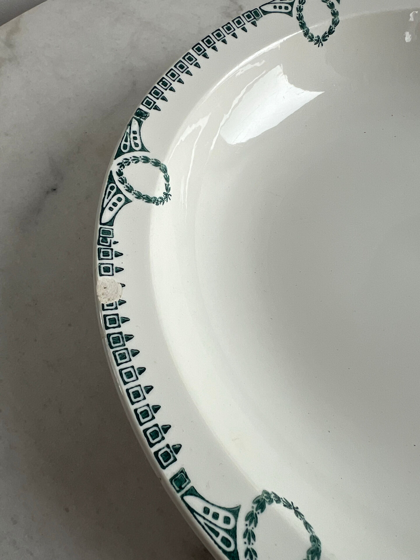 Shallow dish St Amand decorated with green crowns.