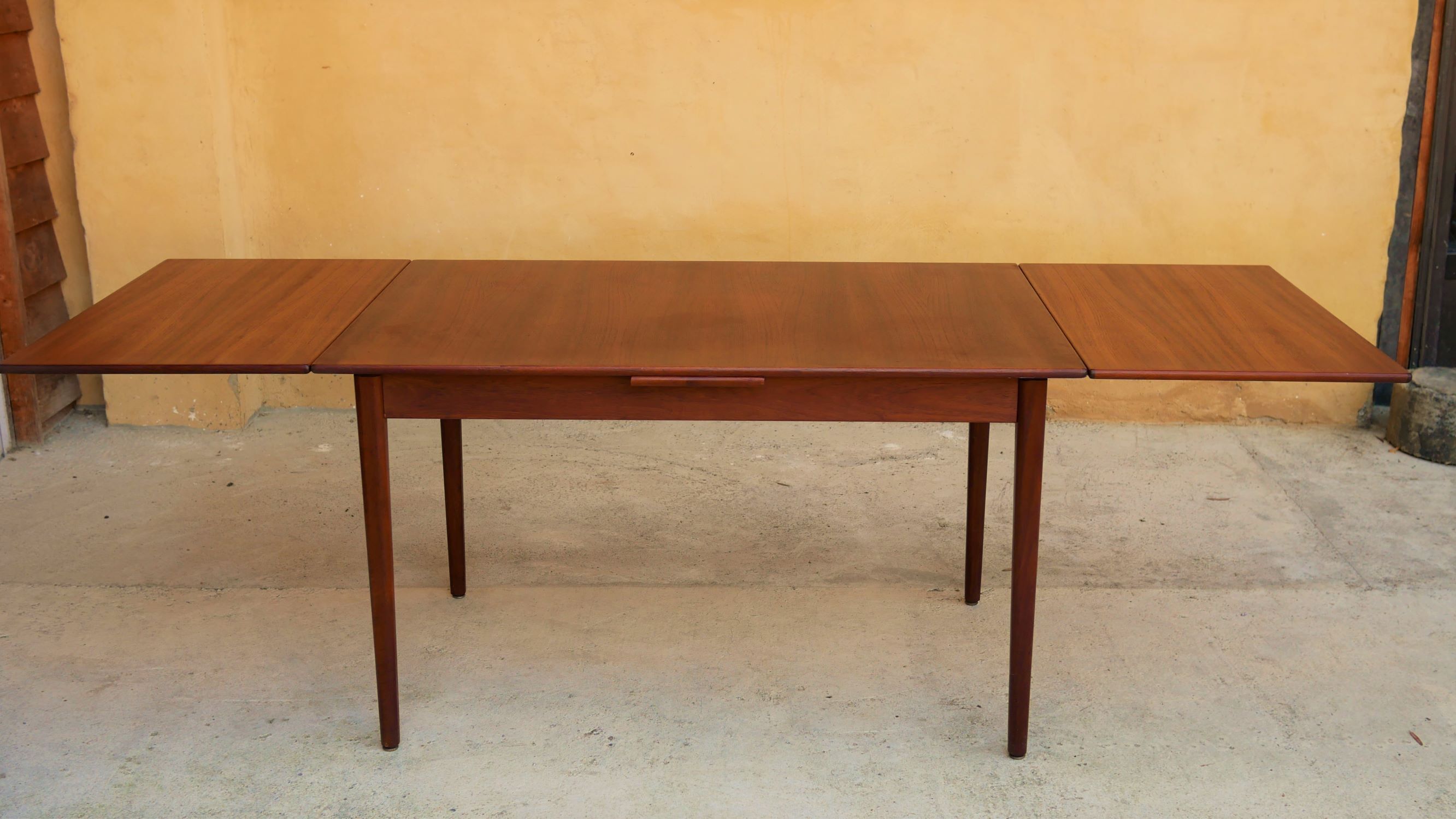 Scandinavian teak expandable dining table by Farstrup Mobelfabrik editions