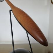 Lampe de bureau zoomorphe en merisier et polycarbonate
