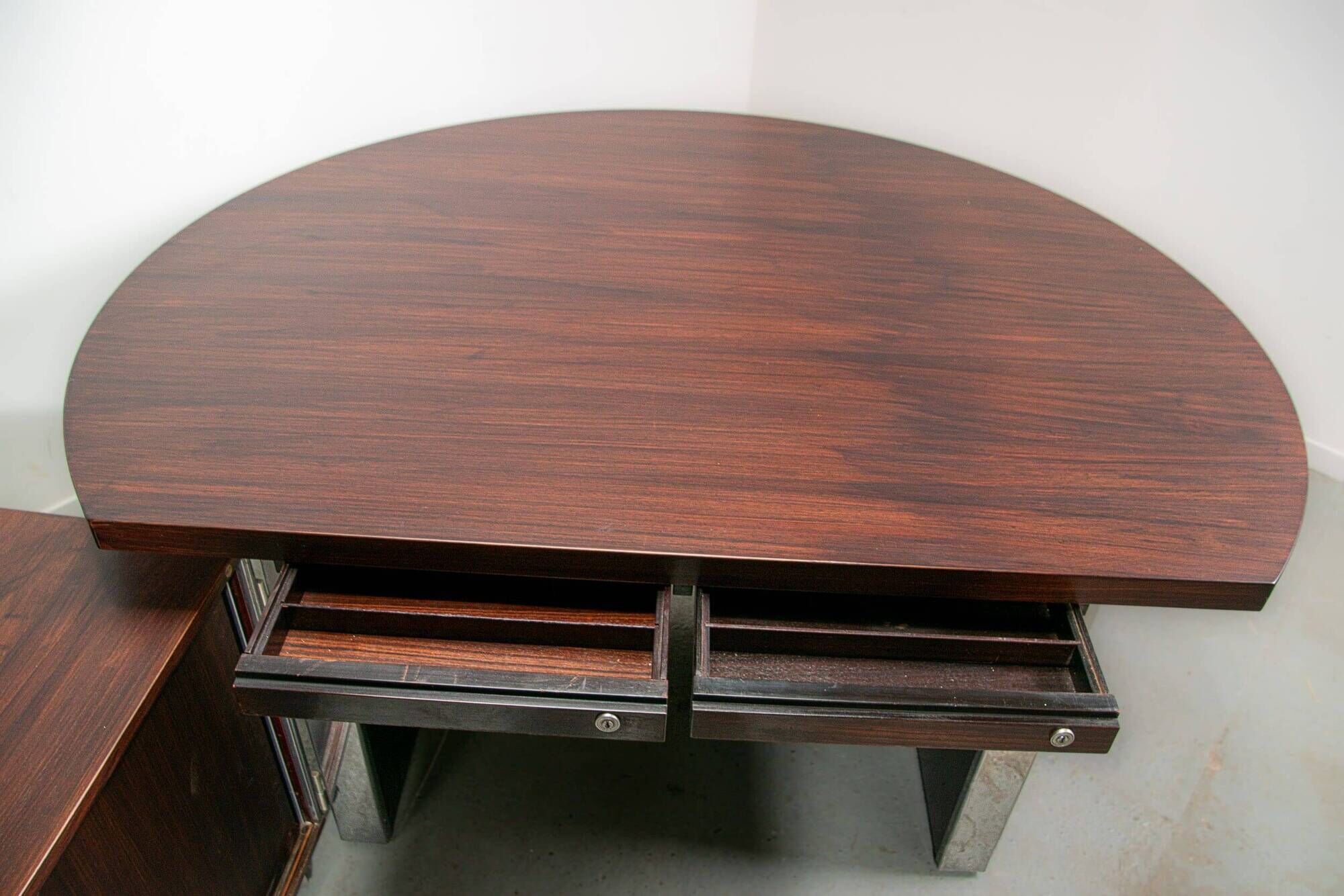 Galileo series executive desk designed by Ennio Fazioli for MIM Roma