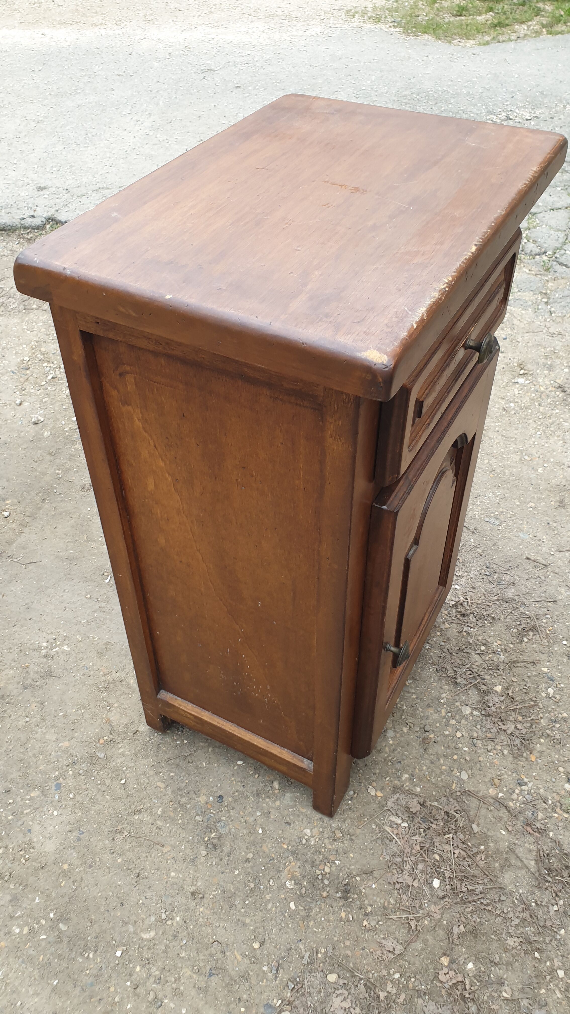 Jam bar cabinet