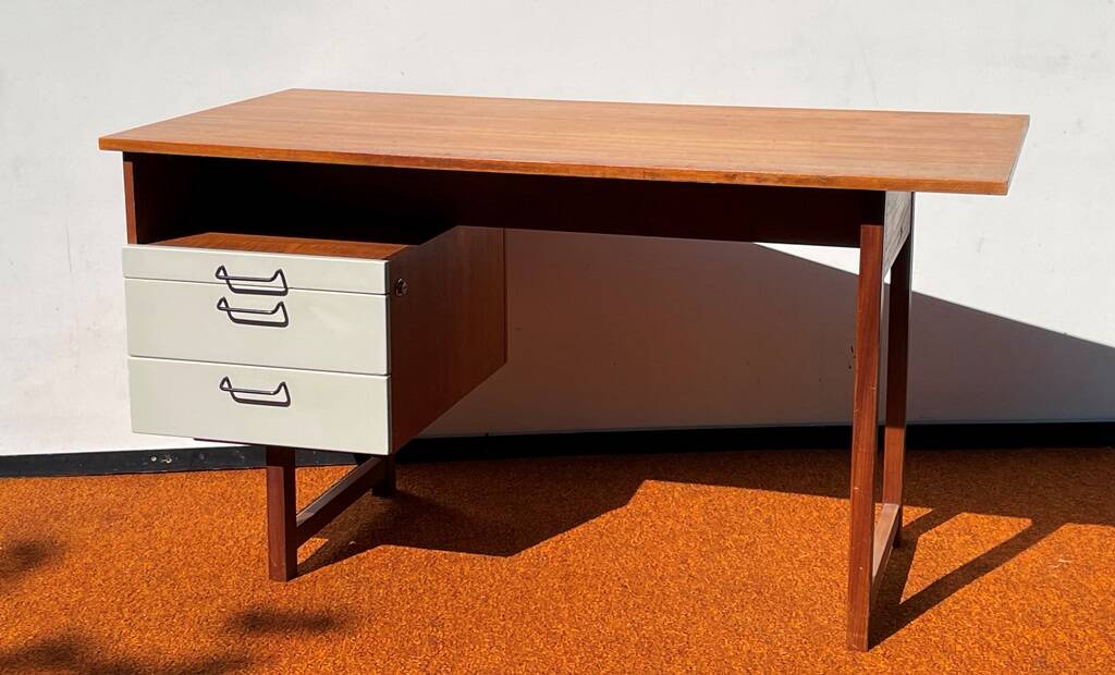 Pastoe desk. vintage 70s