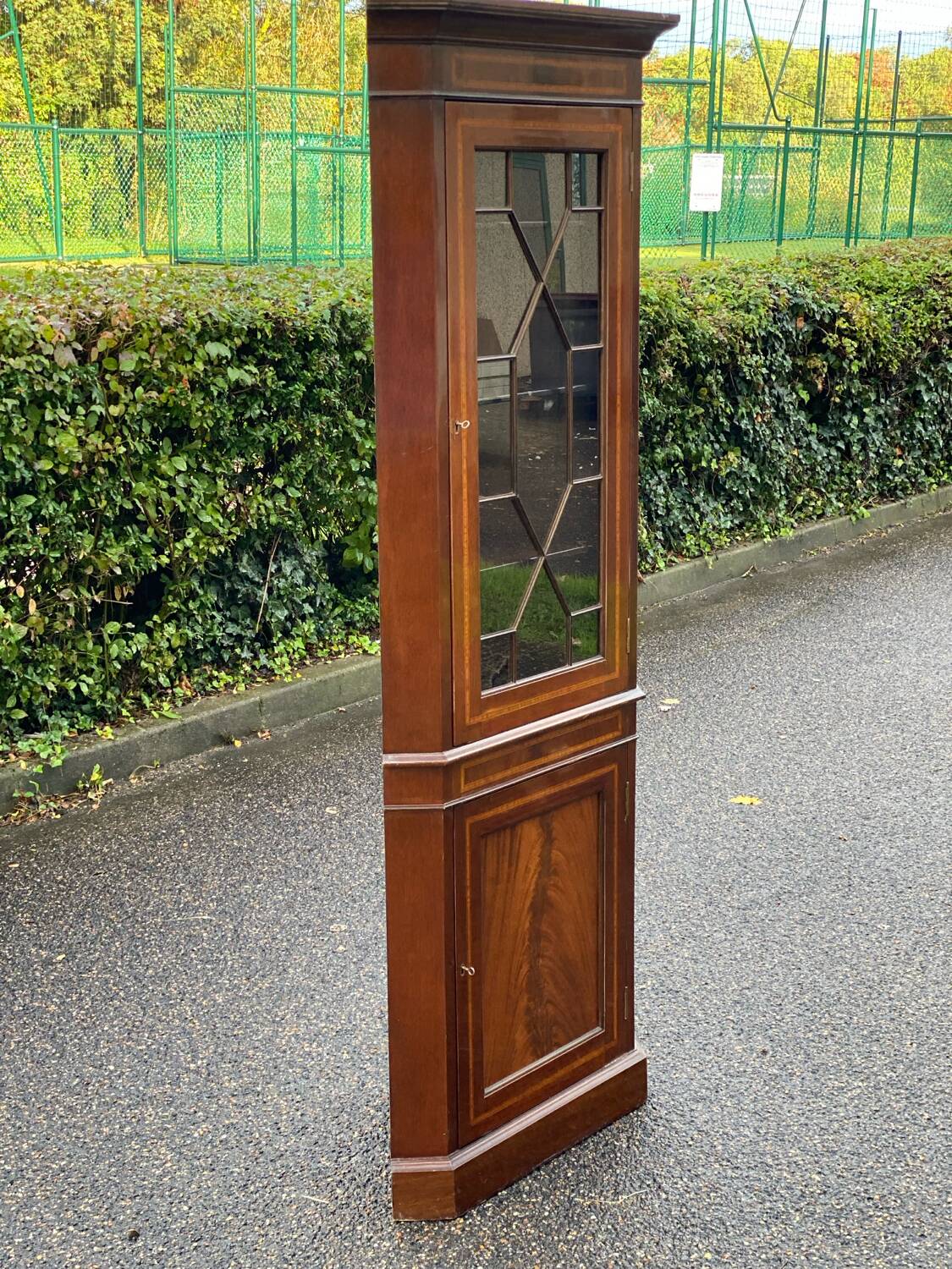 Victorian corner cabinet in solid wood and marquetry