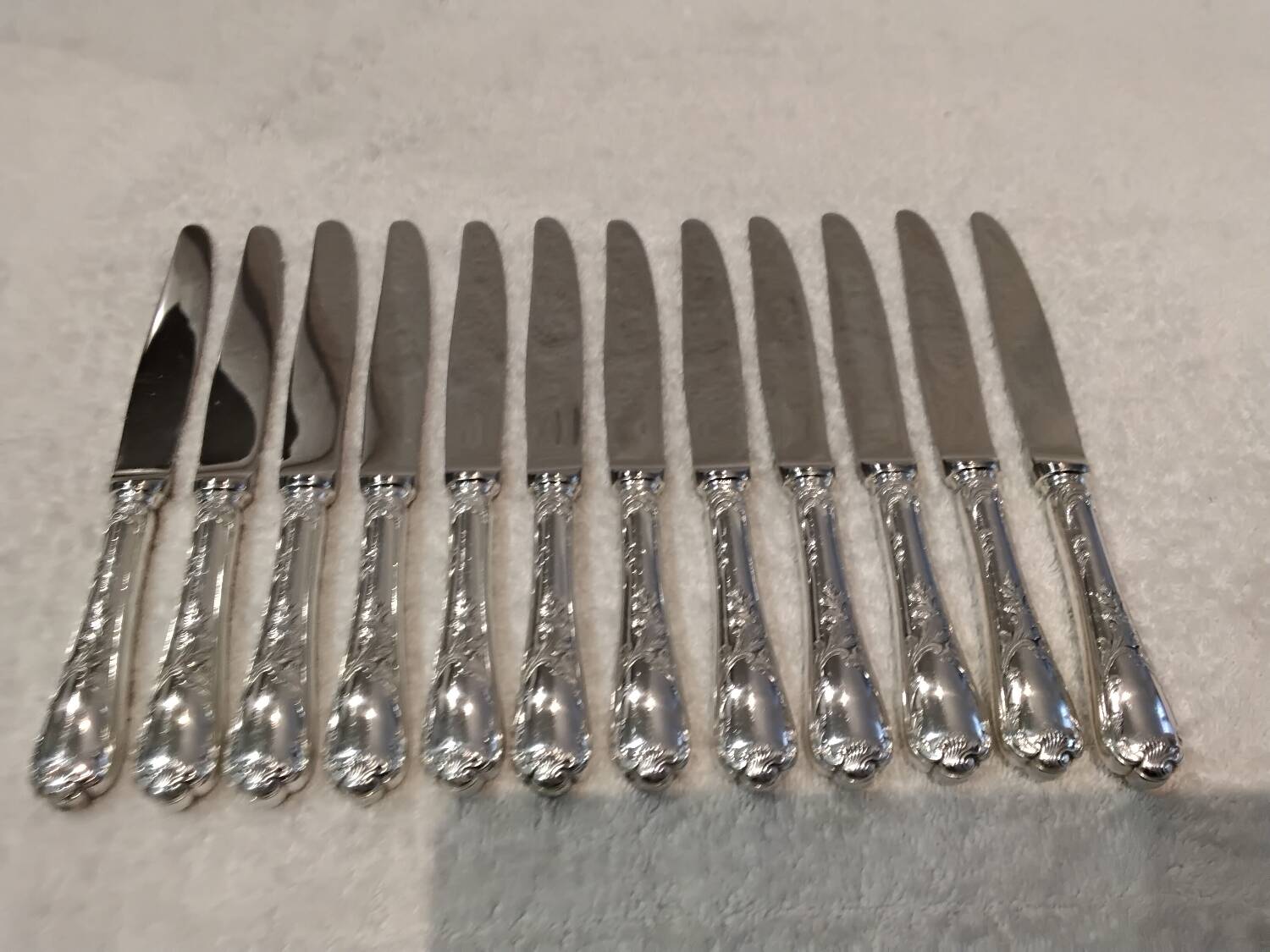 12 Christofle Marly silver plated dessert knives, 19.7cm