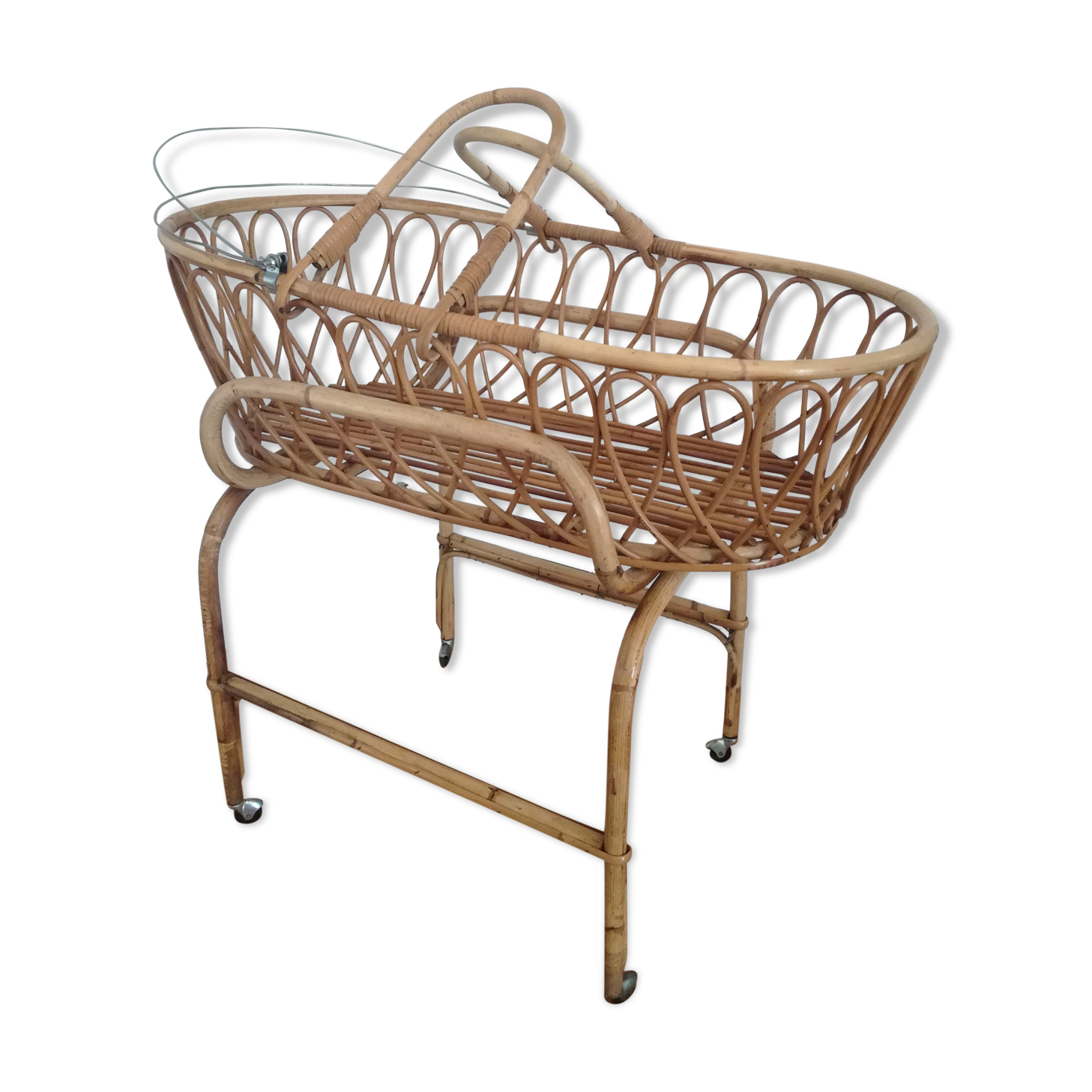 Rattan cradle with its support