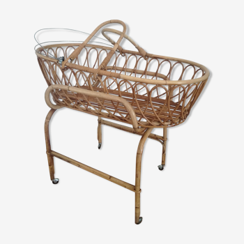 Rattan cradle with its support