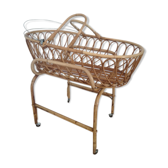 Rattan cradle with its support