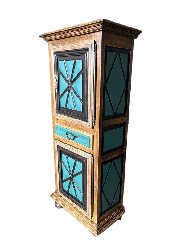 Armoire ancienne en bois massif relookée – style rustique chic / art déco