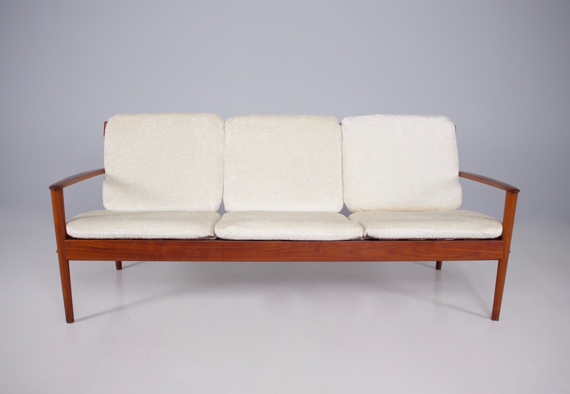 Bench "PJ 56/3" by Grete Jalk