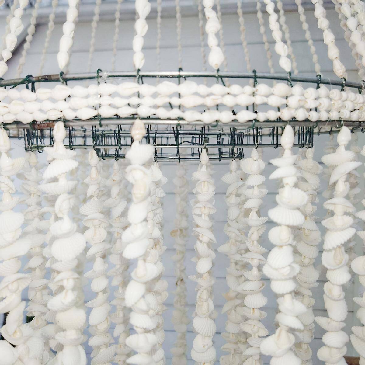 Chandelier - "Ocean" suspension in white shells D 30 cm