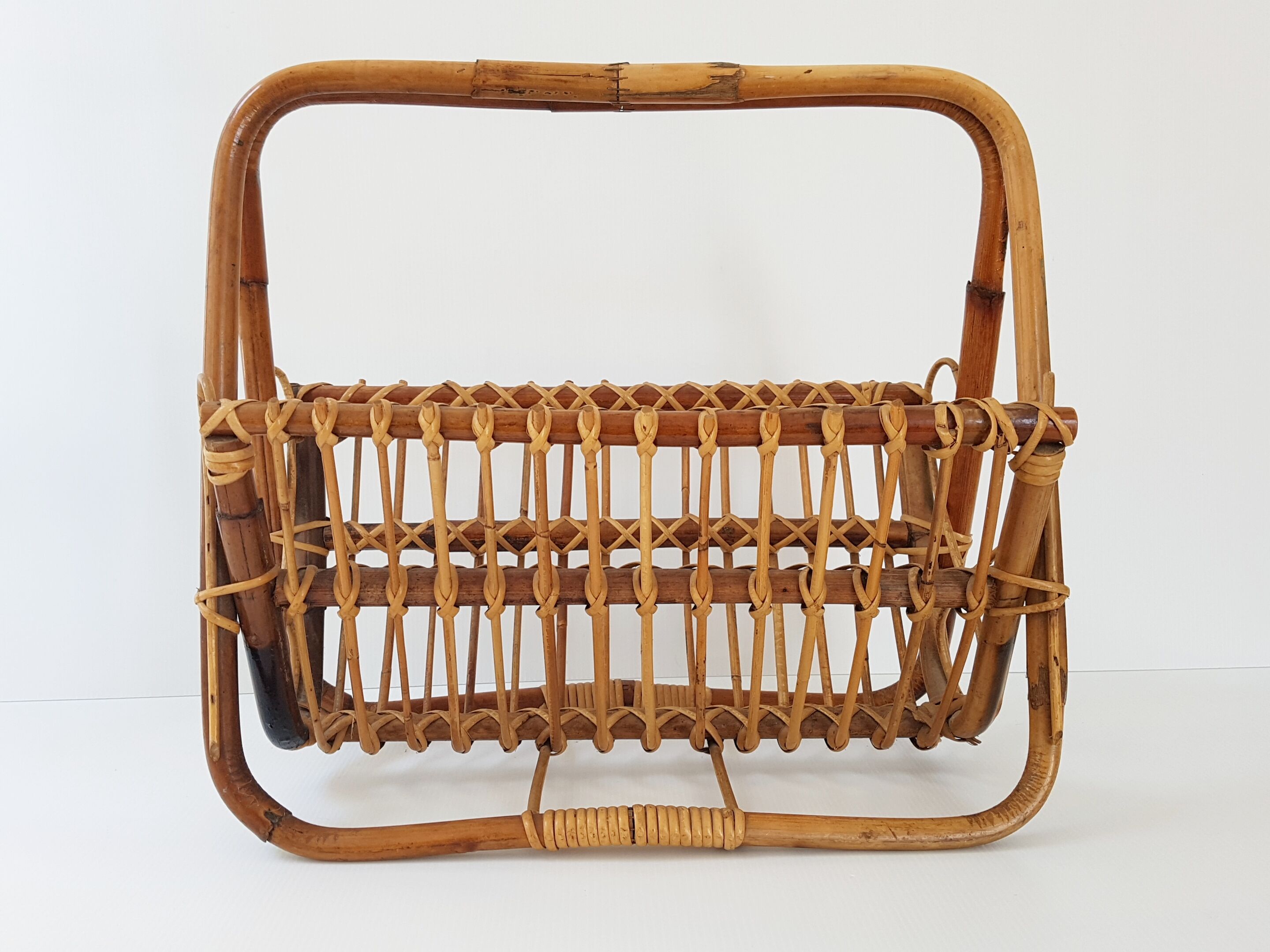 Magazine rack wicker 1960