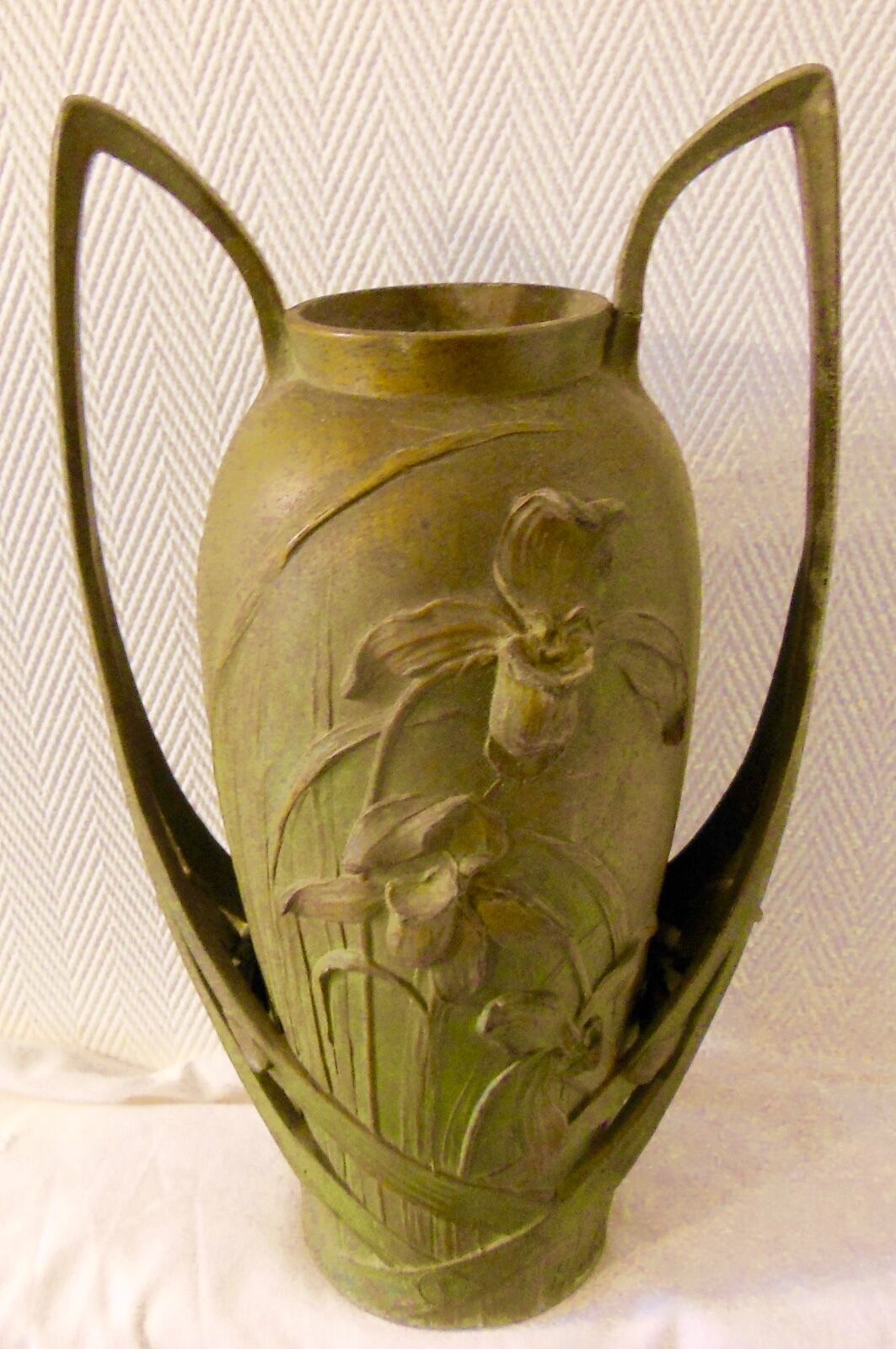 Vase signed Blanche Poccard de Saintilau, salon 1902, art nouveau