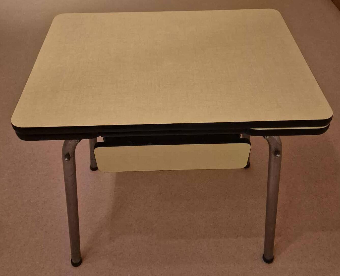 Table année 1960 en formica jaune