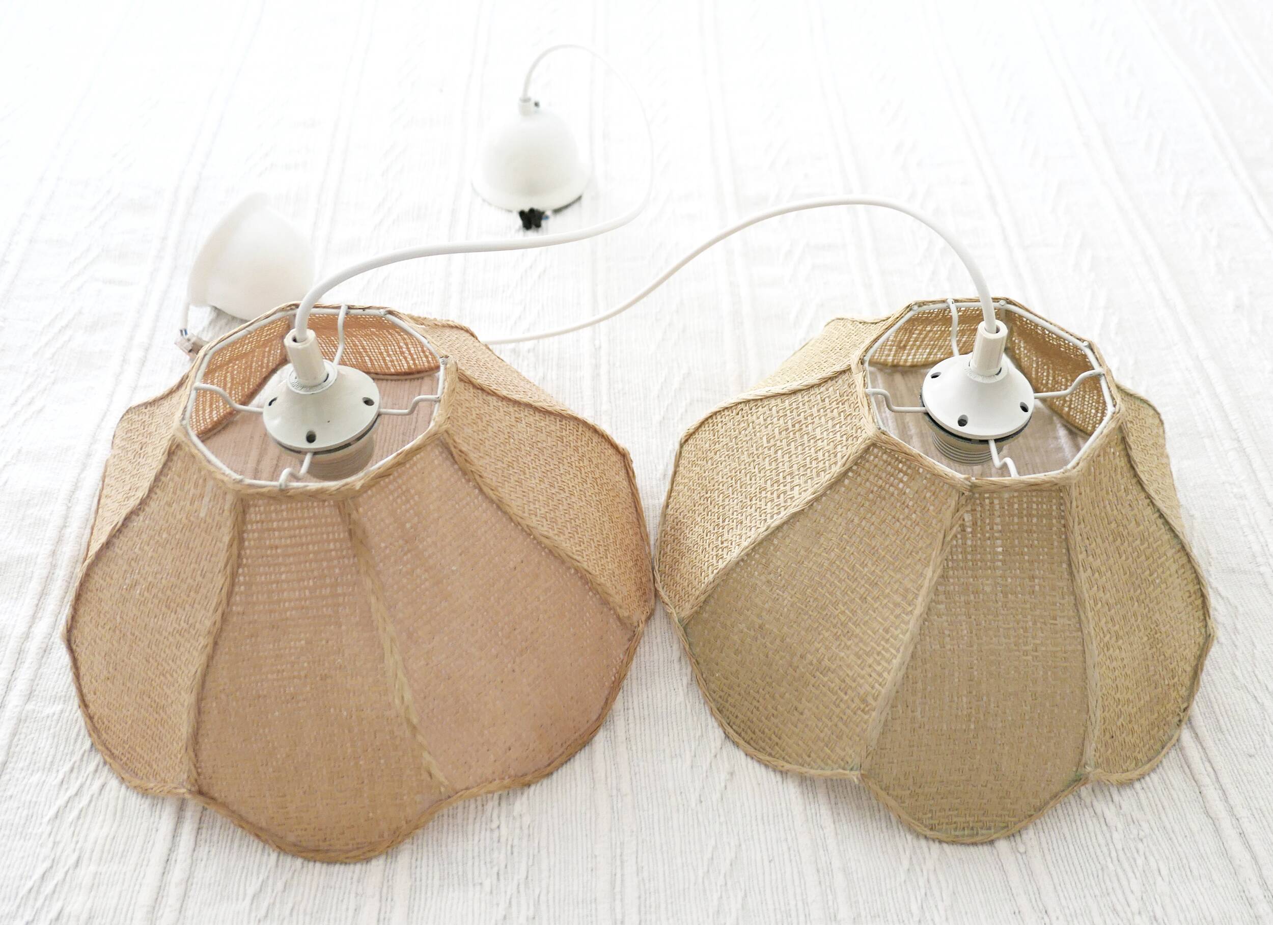 2 "flower" suspensions in vintage 1970s natural fibre.