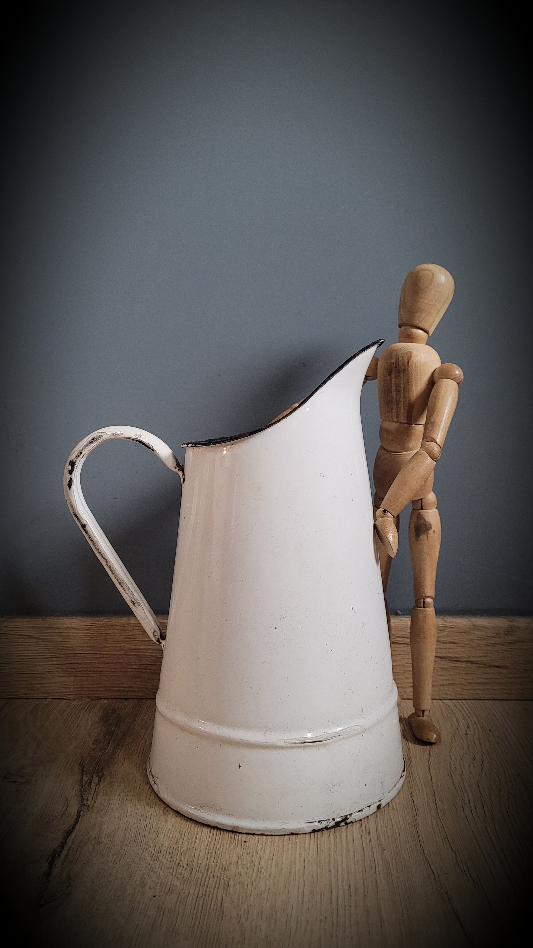 White enamelled broc P